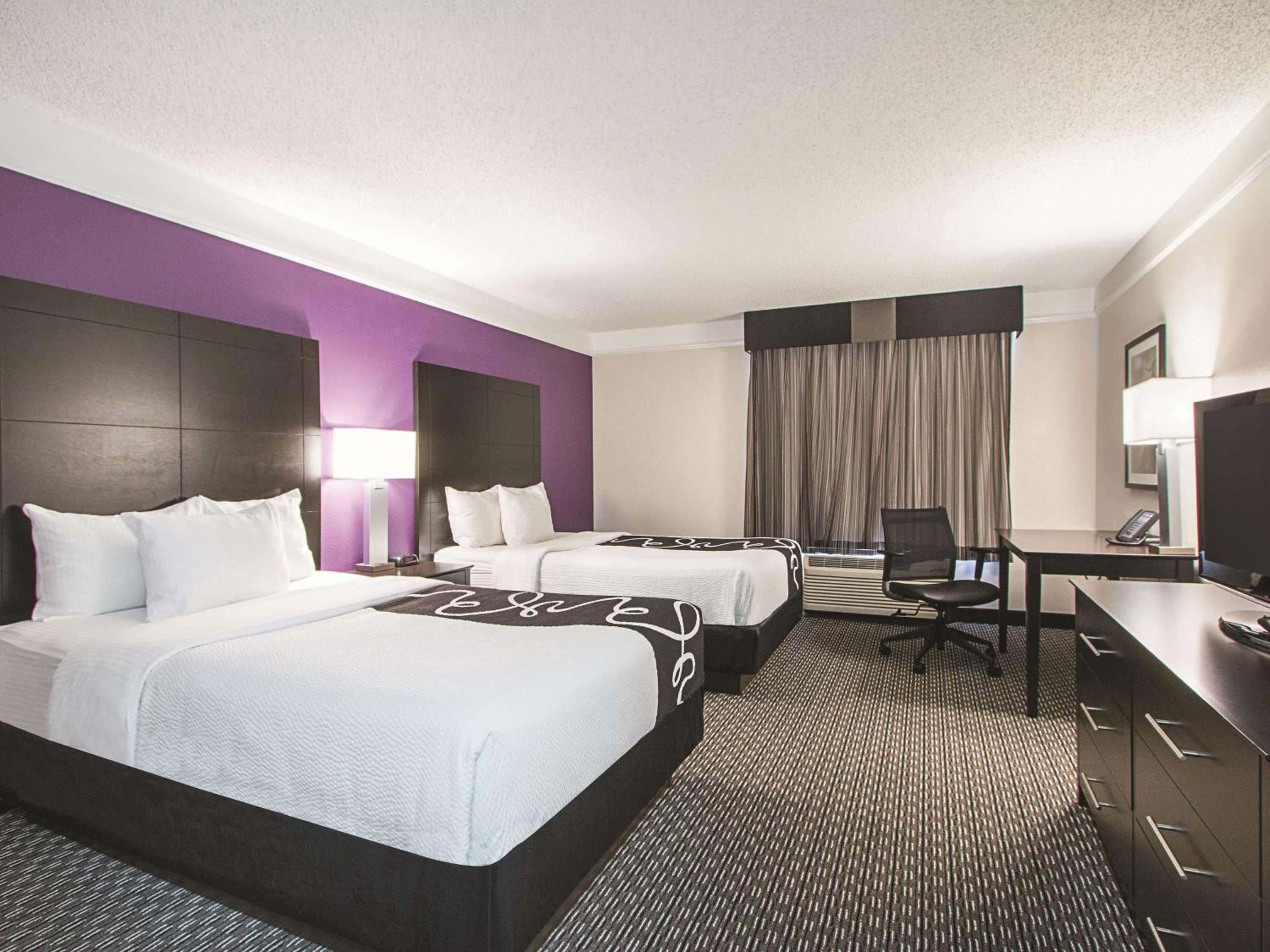 Deluxe Double Room With Two Double Beds - Non-Smoking