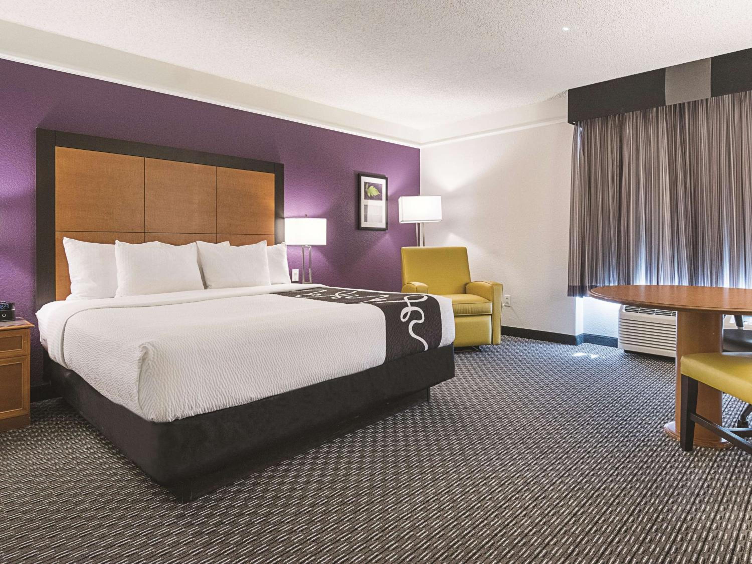 Deluxe King Room - Photo 1
