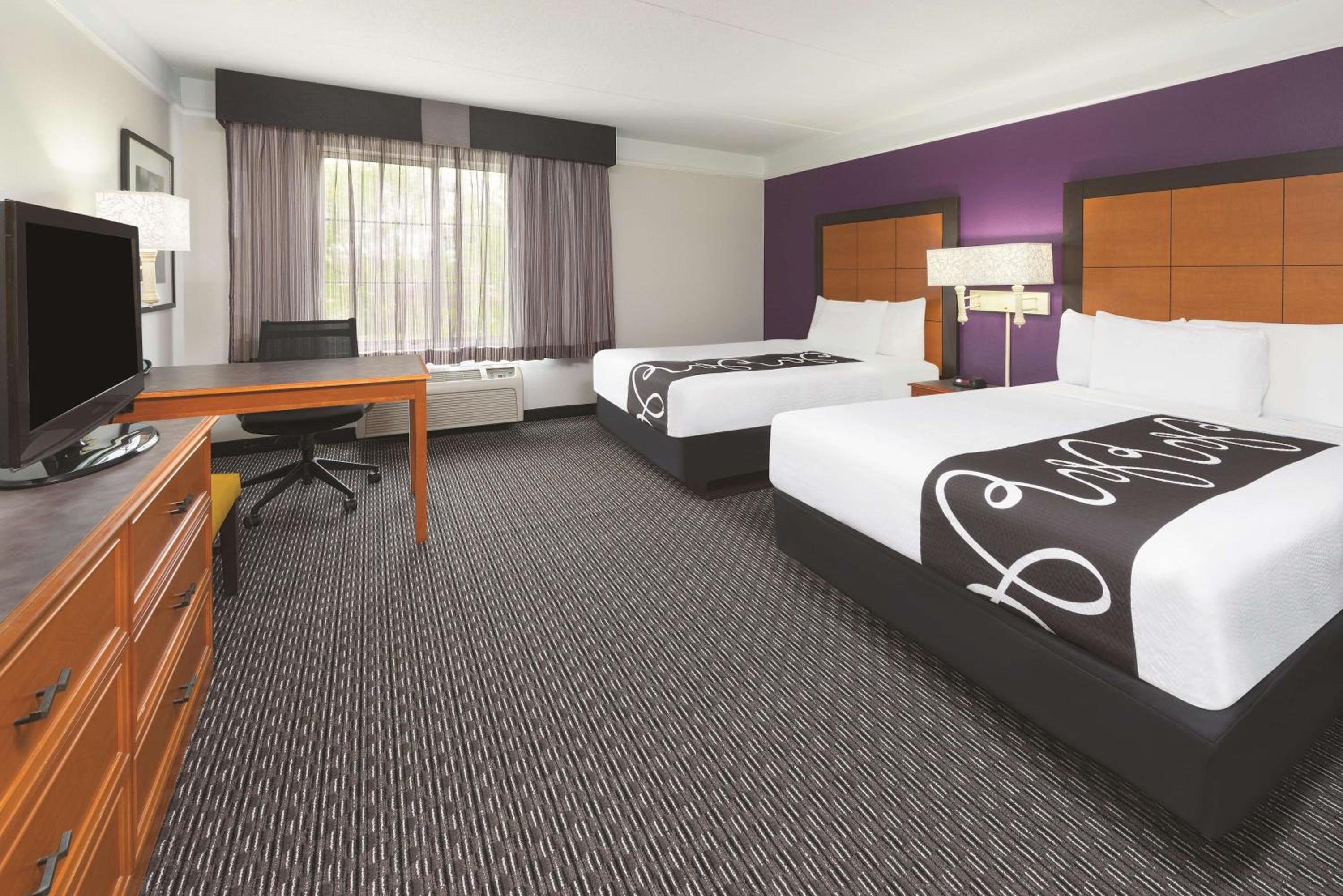 Deluxe Double Room with Two Double Beds - Photo 2