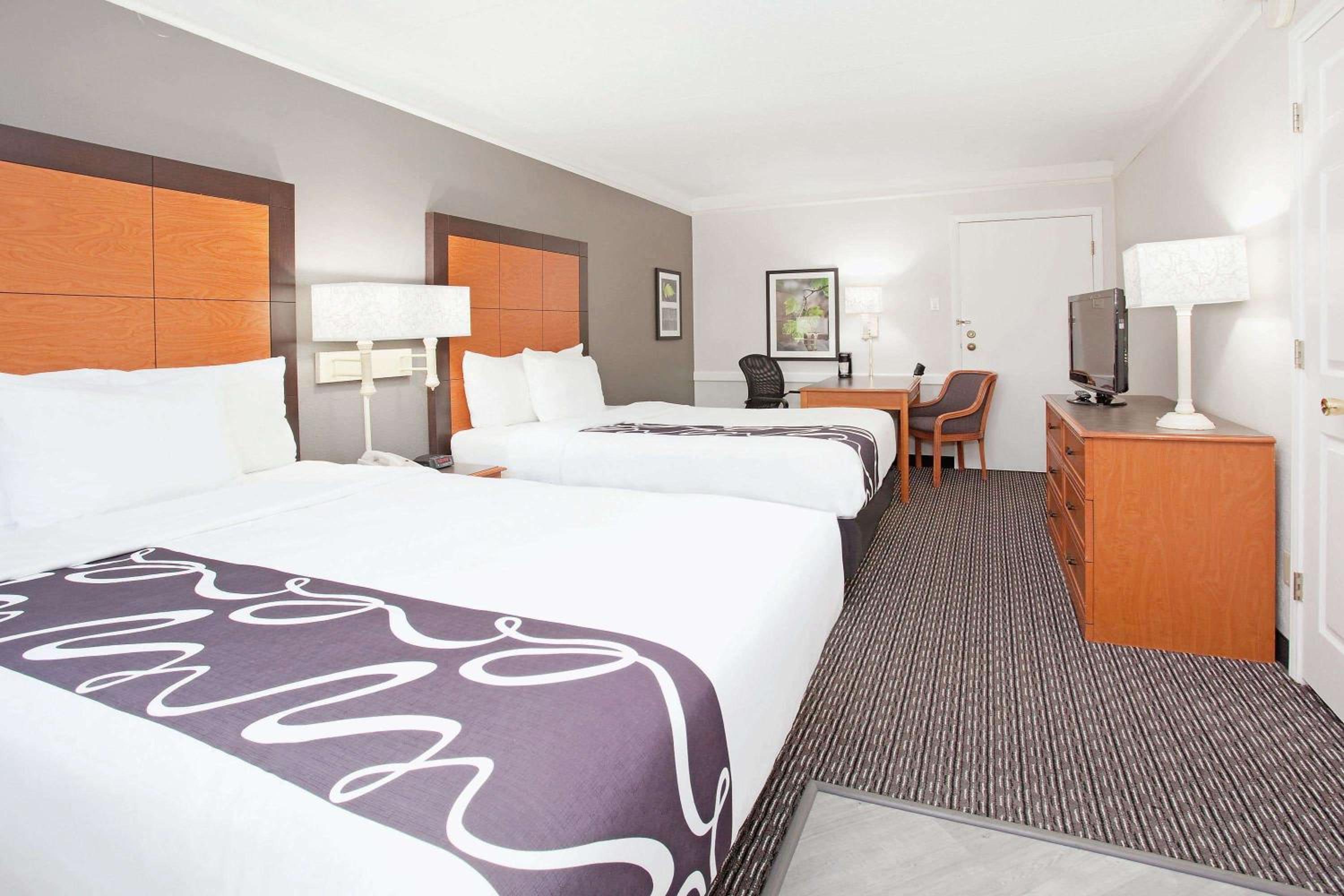 Standard Room with Two Double Beds - Photo 1
