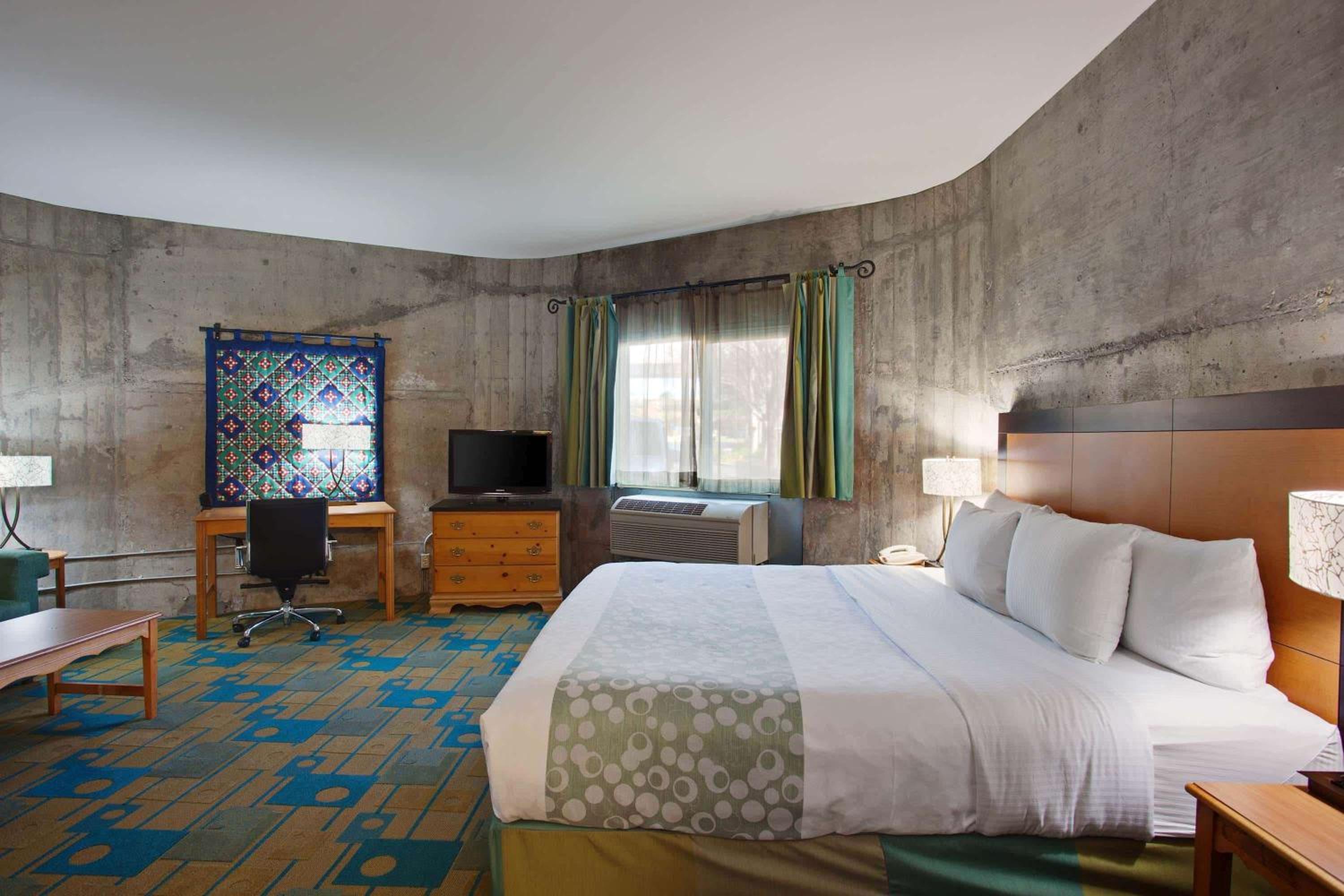 Executive King Room - Non-Smoking - Photo 4