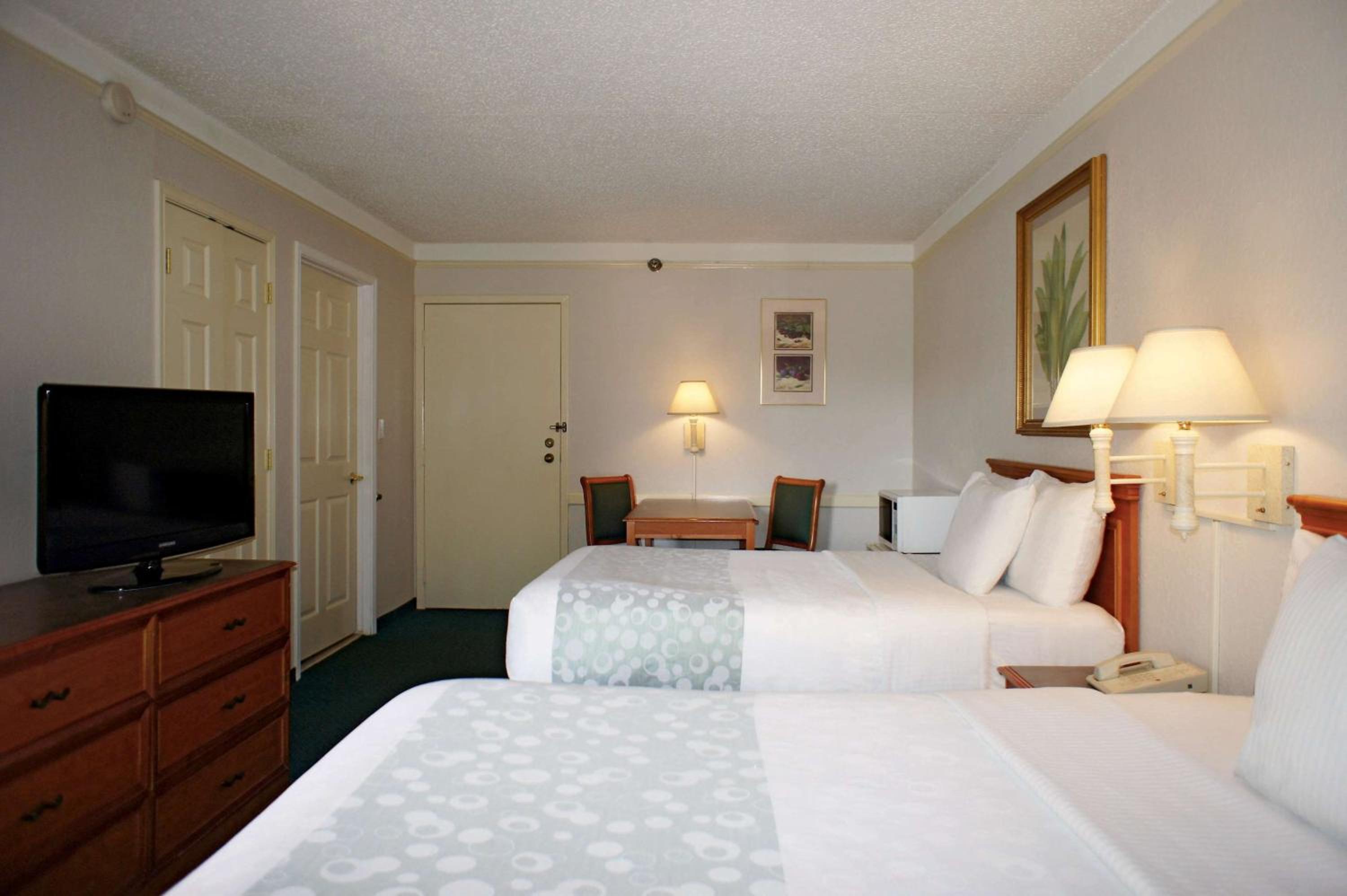 Double Room with Two Double Beds - Photo 1