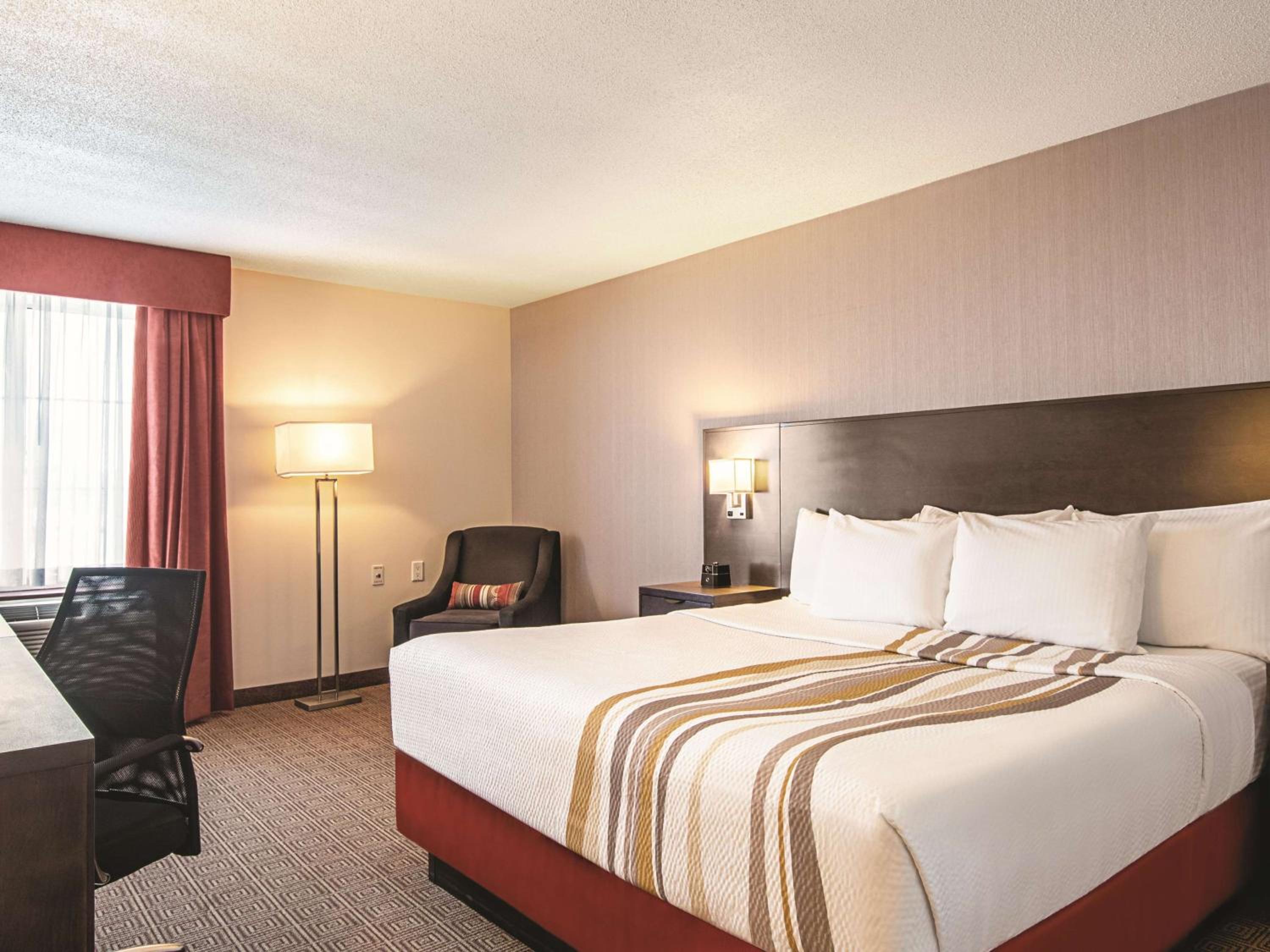 King Room with Mountain View - Non-Smoking - Photo 1