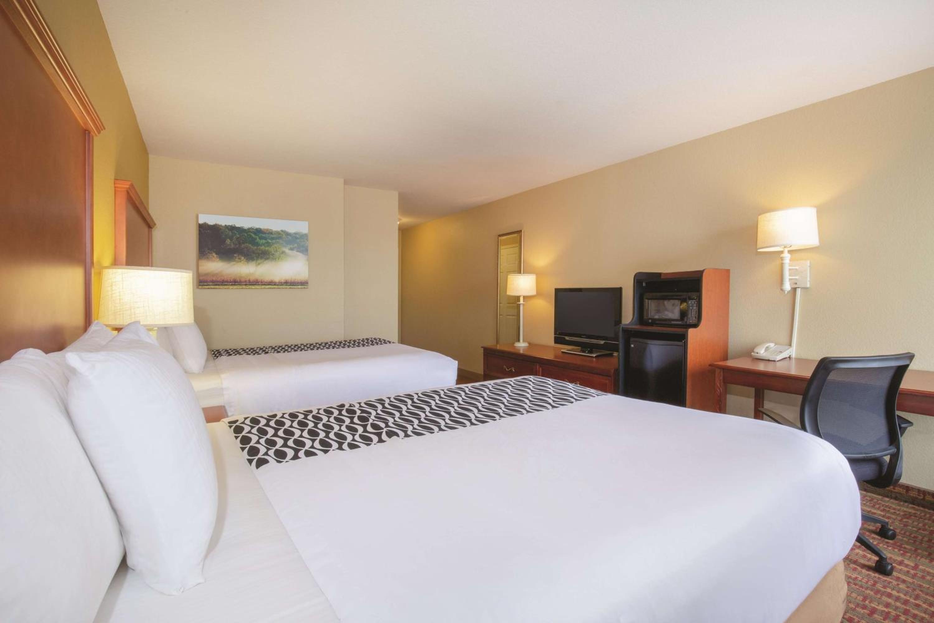 Deluxe Queen Room with Two Queen Beds - Photo 2
