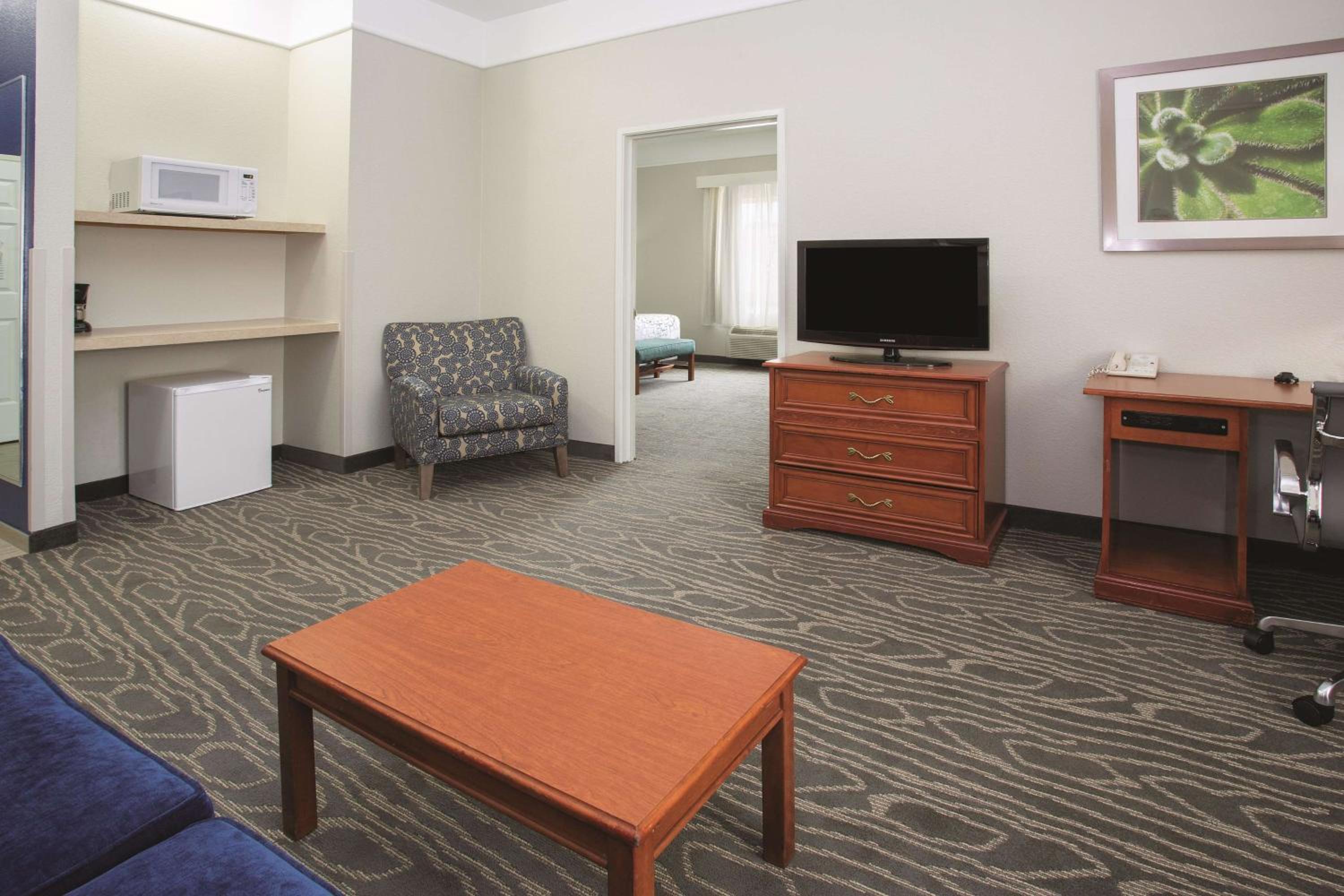 King Suite - Mobility Access/Non-Smoking - Photo 1
