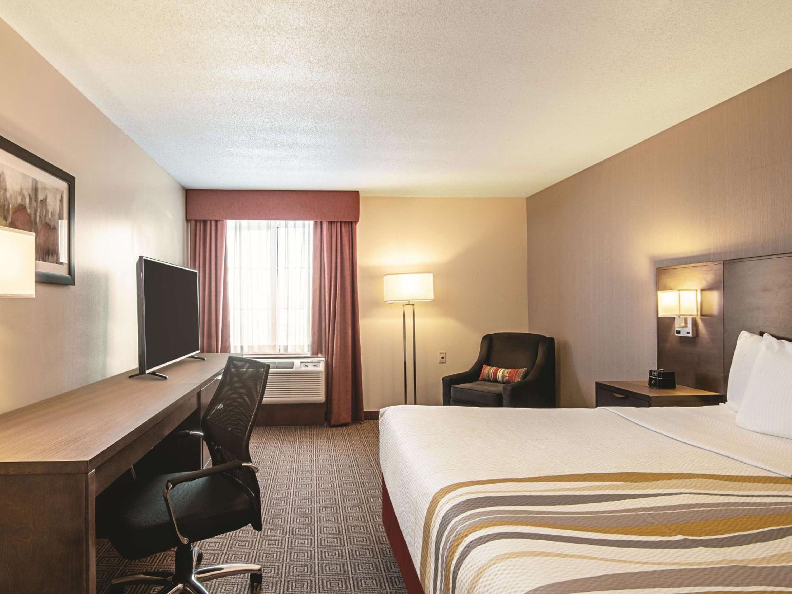 King Room with Mountain View - Non-Smoking - Photo 3