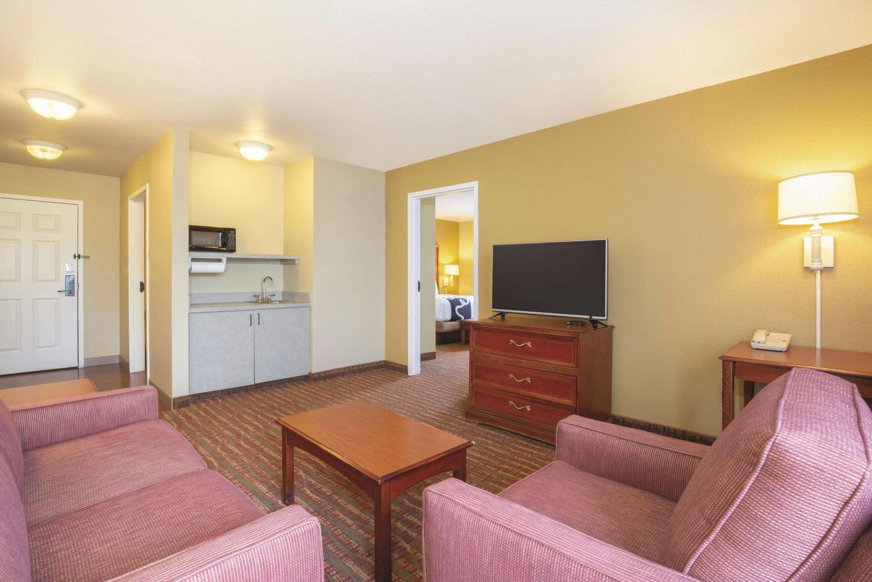 King Suite - Photo 2