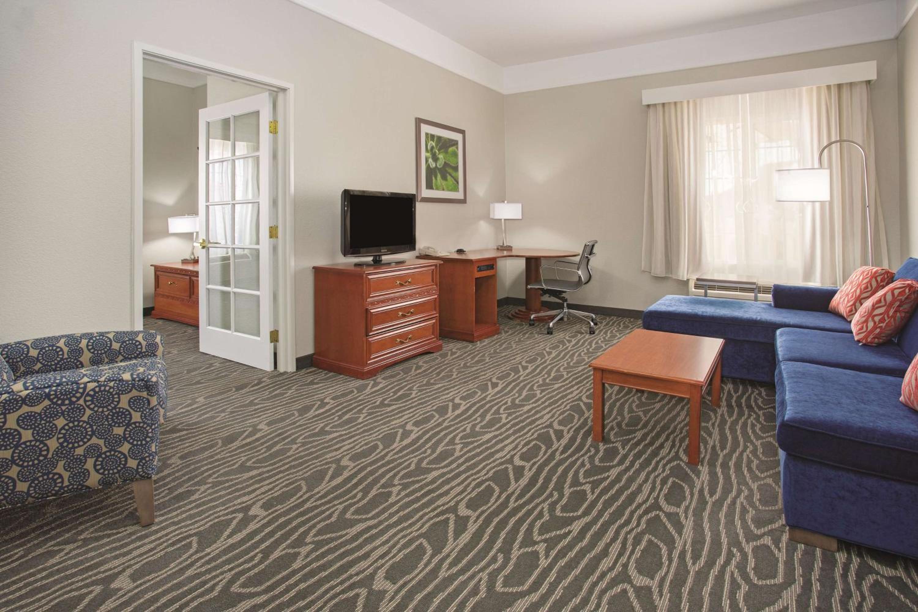 King Suite - Mobility Access/Non-Smoking - Photo 2