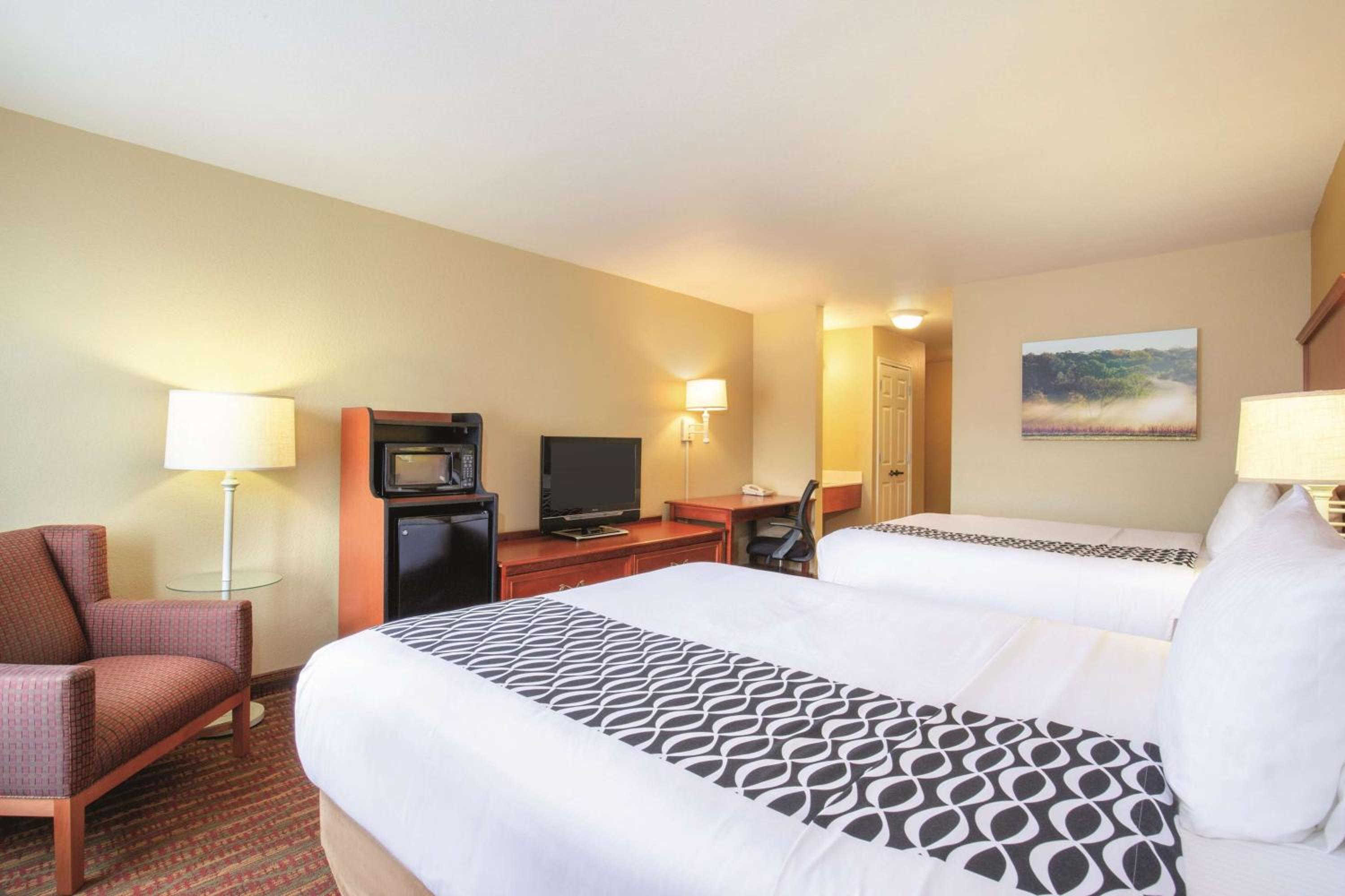 Queen Room with Two Queen Beds and Bath Tub with Grab Bars - Mobility Accessible/Non-Smoking - Photo 1