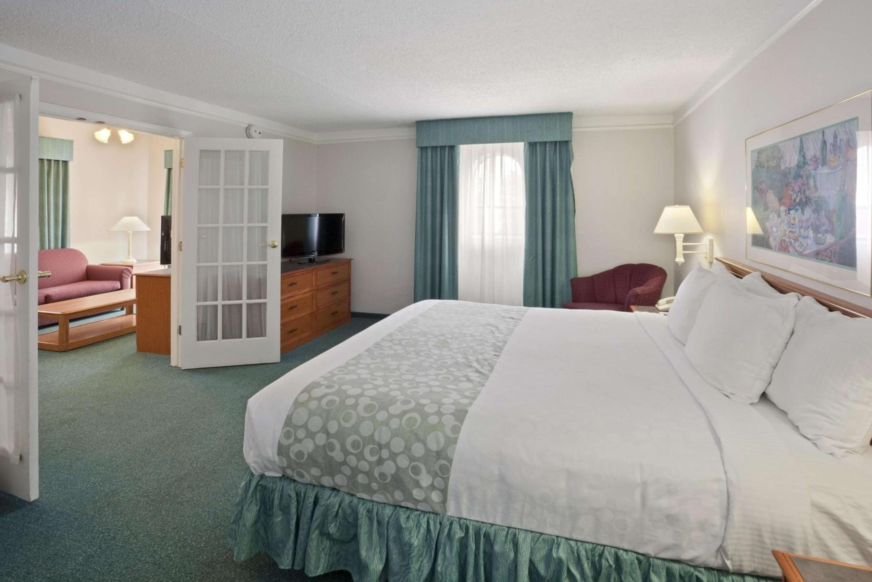 King Suite with View - Non-Smoking - Photo 1