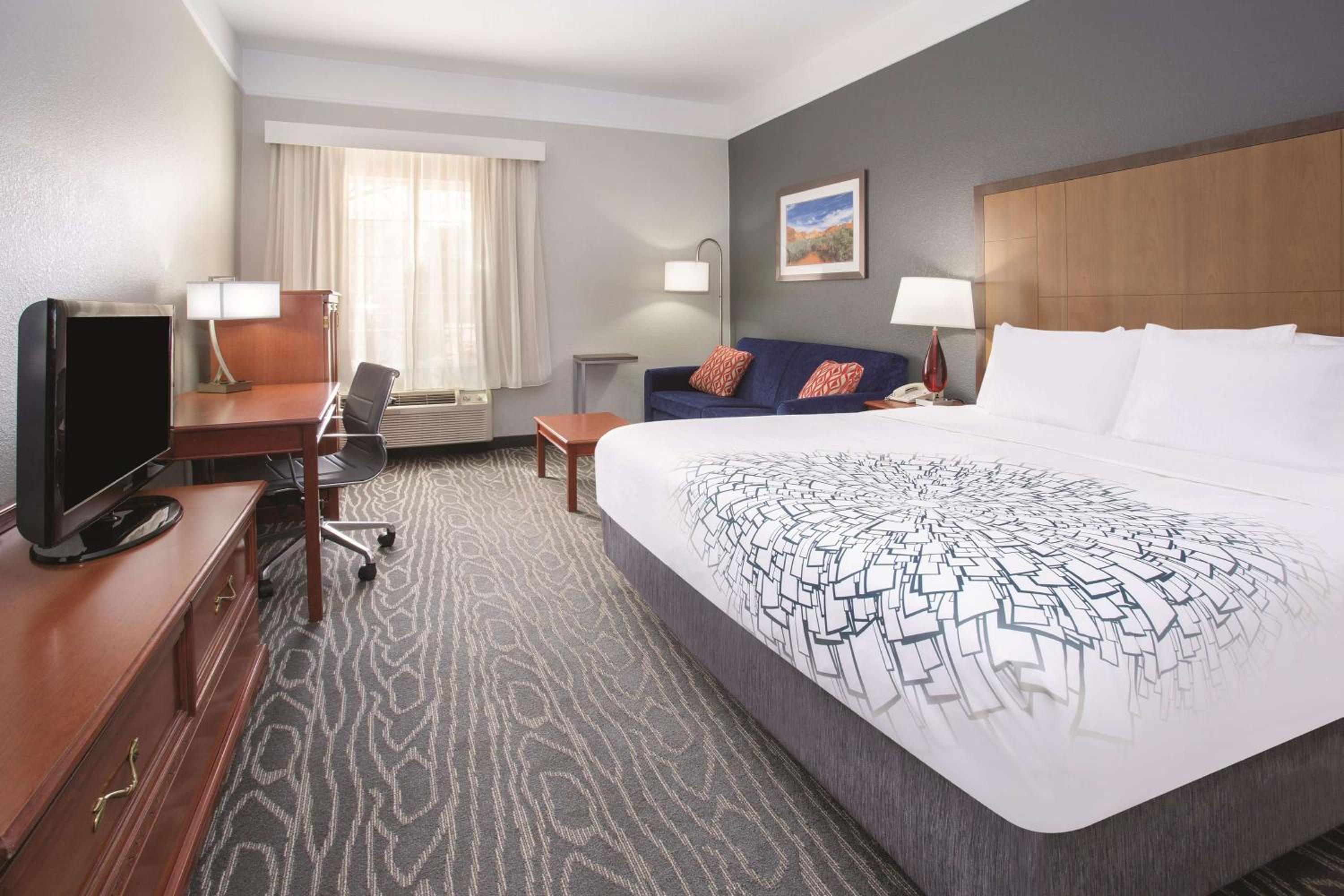 Deluxe King Room - Non-Smoking - Photo 1