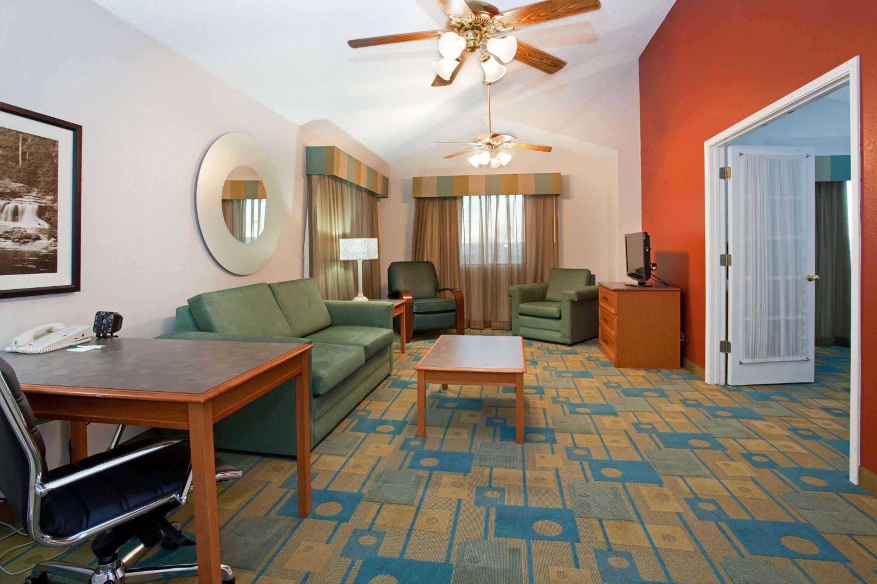 One-Bedroom King Suite - Non-Smoking - Photo 1