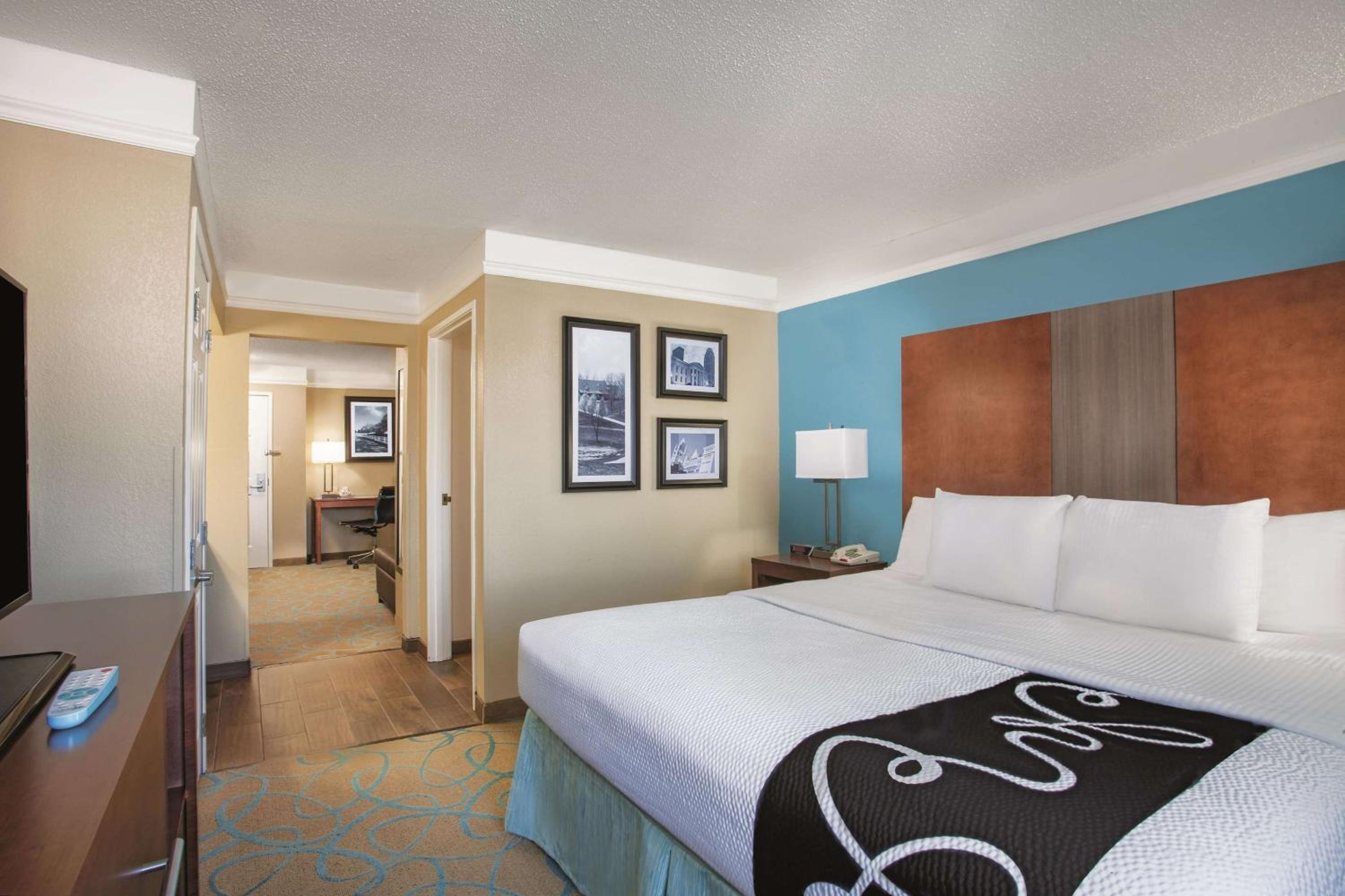 Deluxe King Room - Non-Smoking - Photo 1