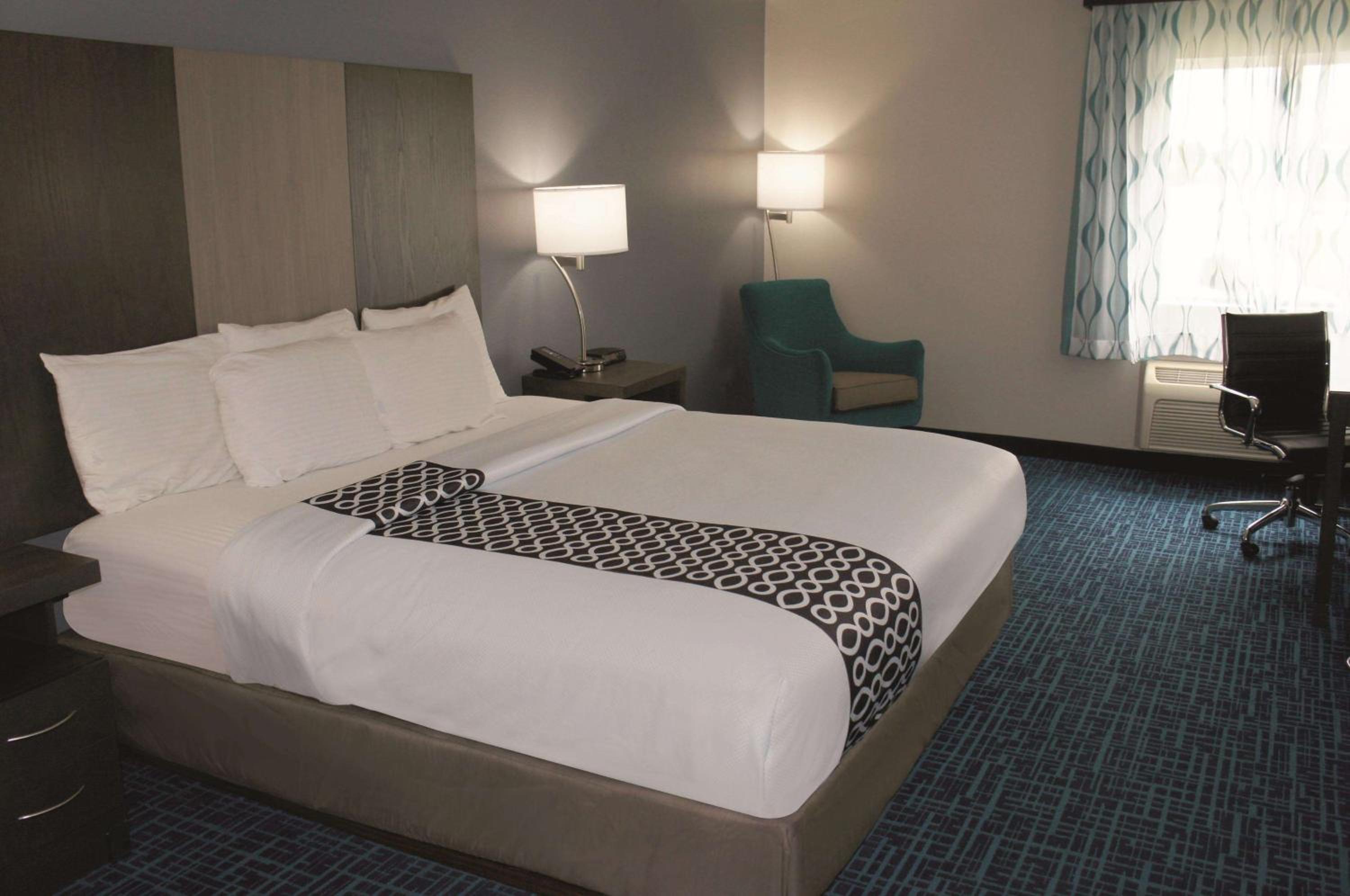 King Room - Non-Smoking - Photo 1