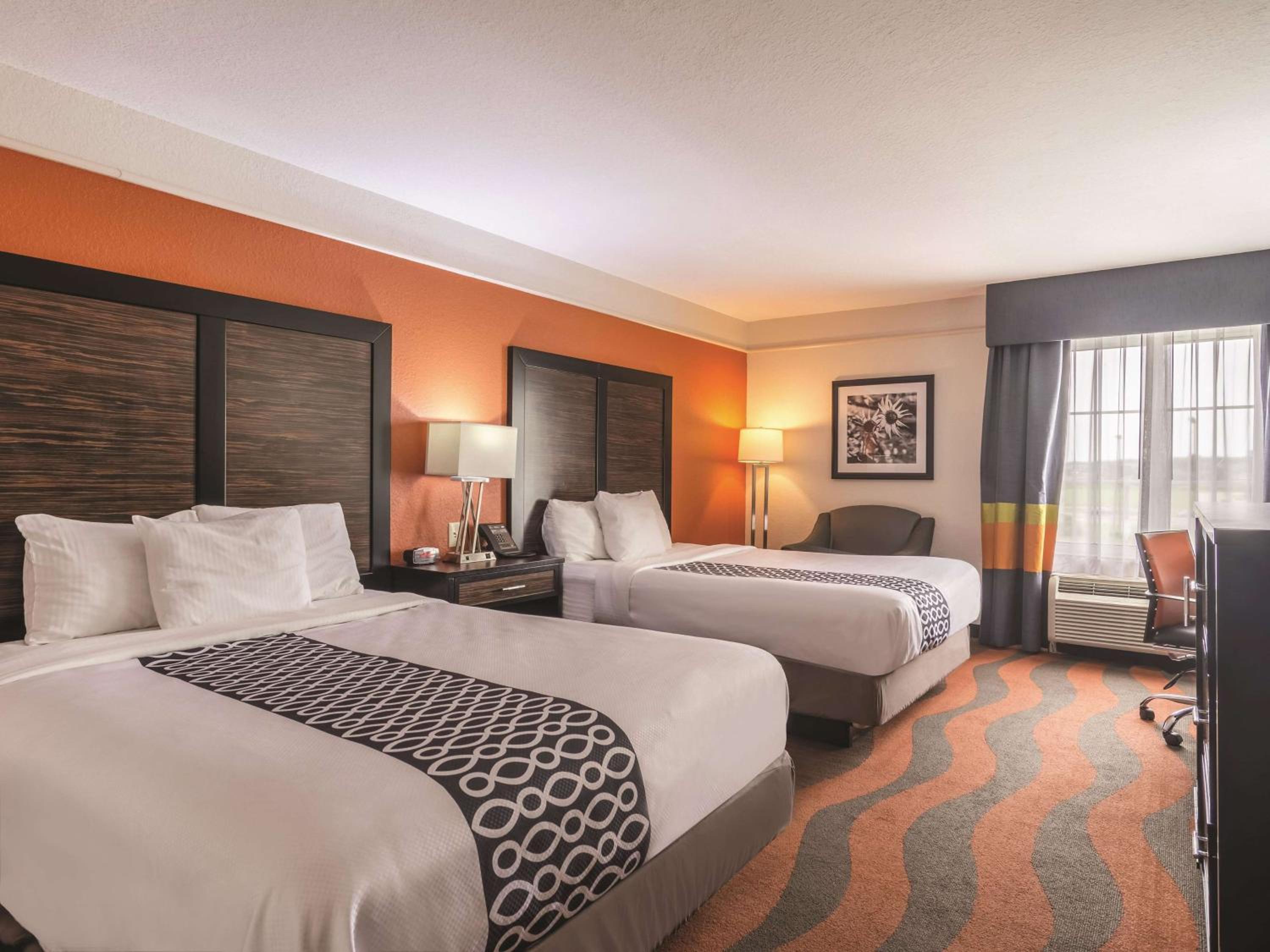 Queen Room with Two Queen Beds - Non-Smoking - Photo 1