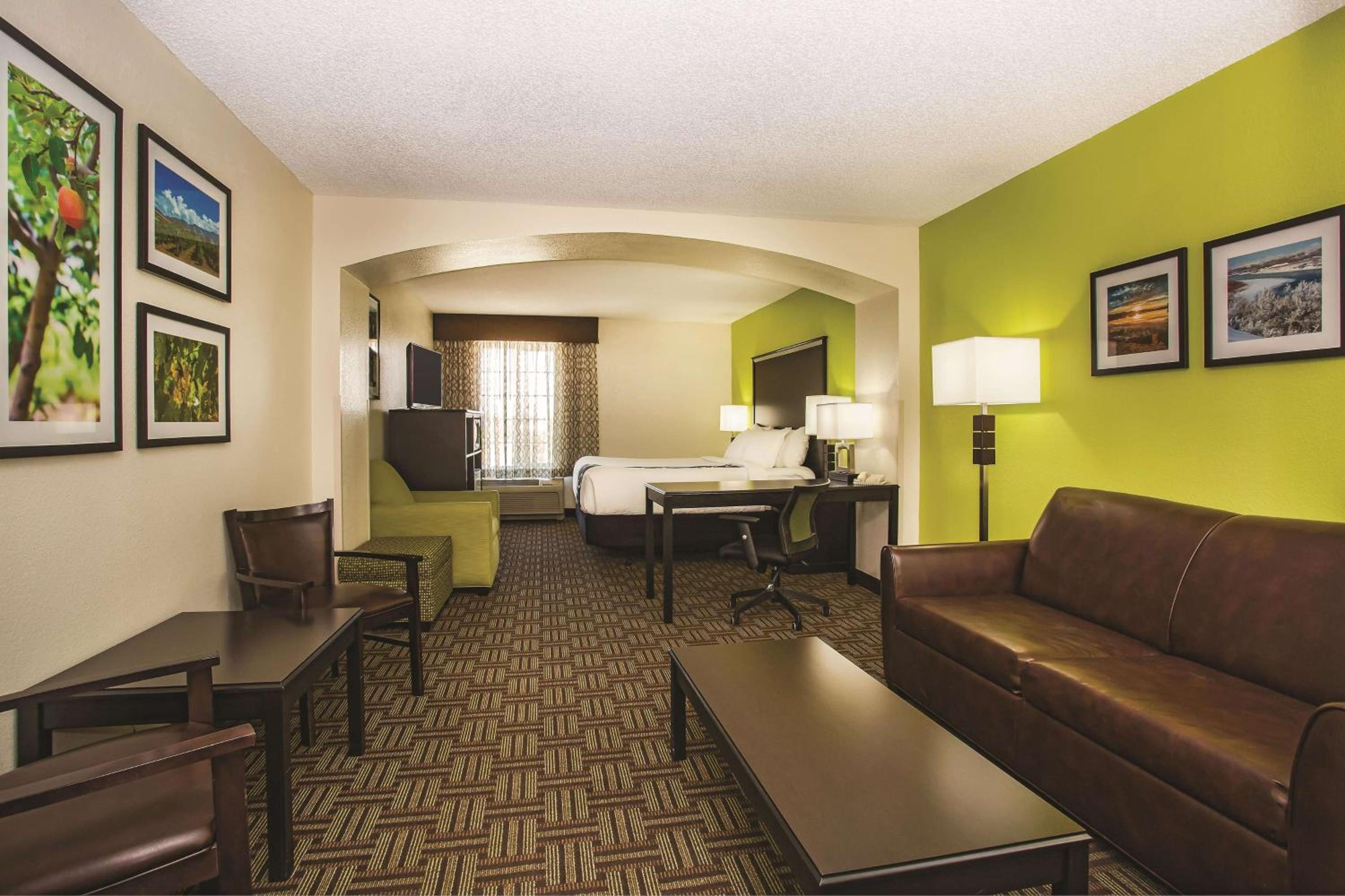 Deluxe King Room with Sofa Bed photo 1