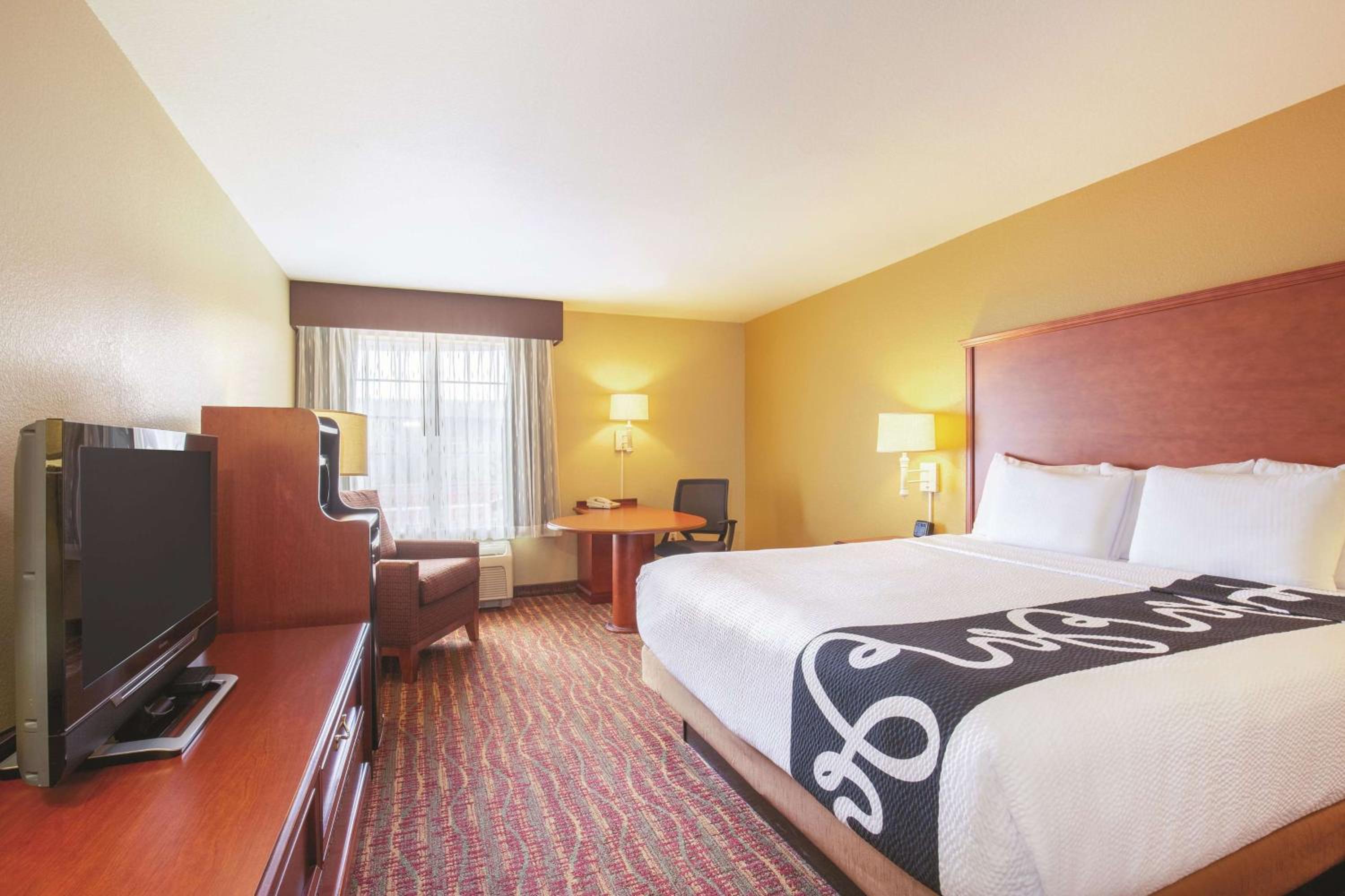 Deluxe King Room - Photo 1