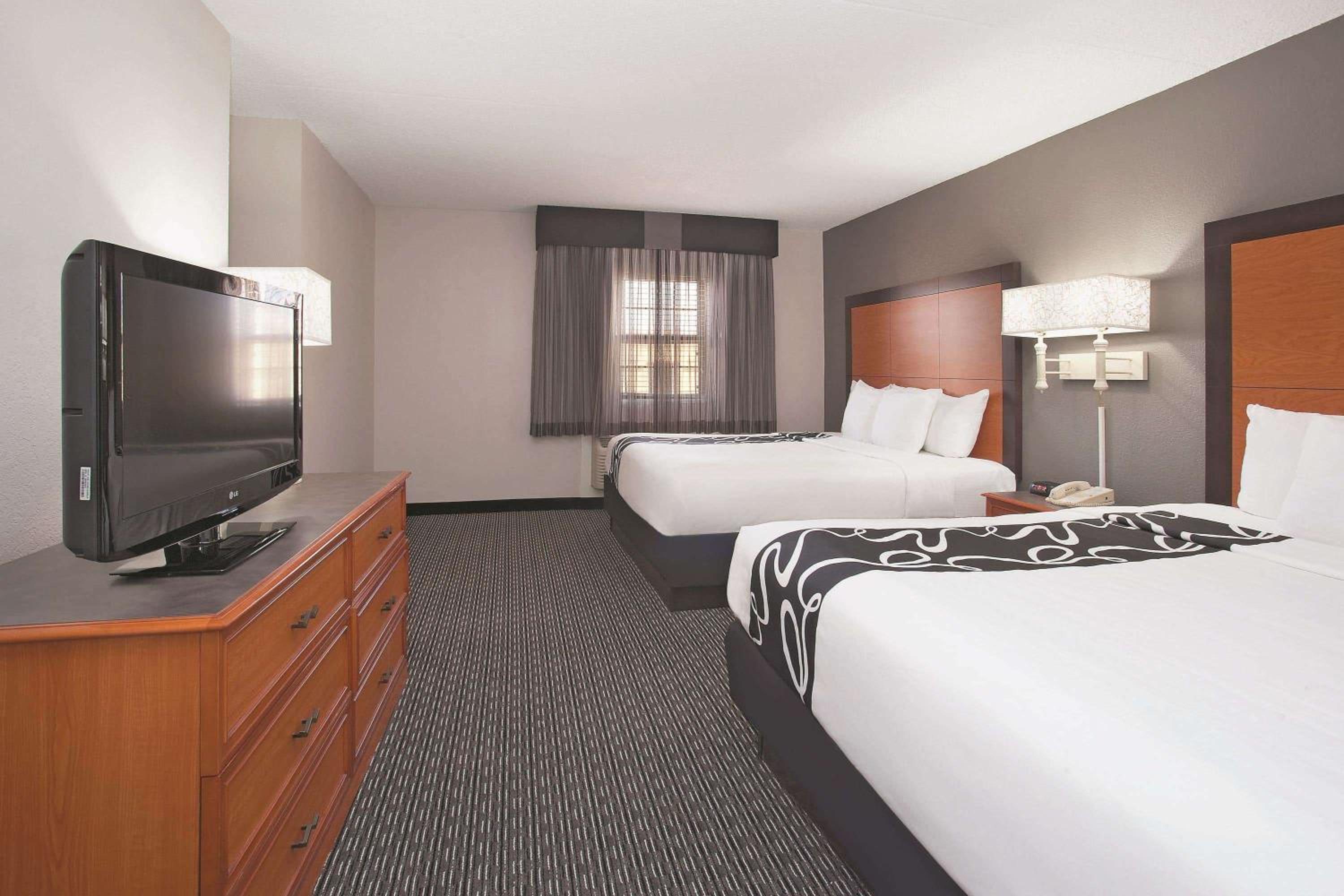 Deluxe Double Room with Two Double Beds - Photo 1
