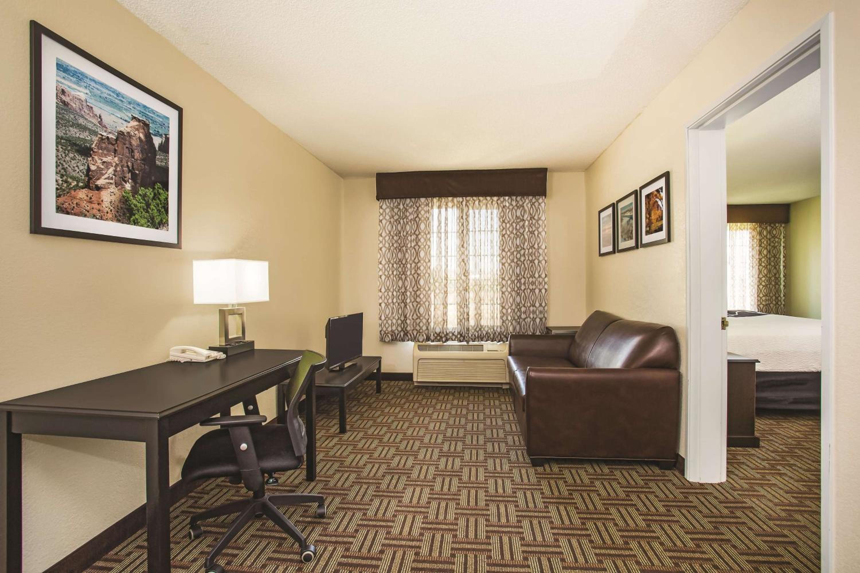 Deluxe King Suite photo 2