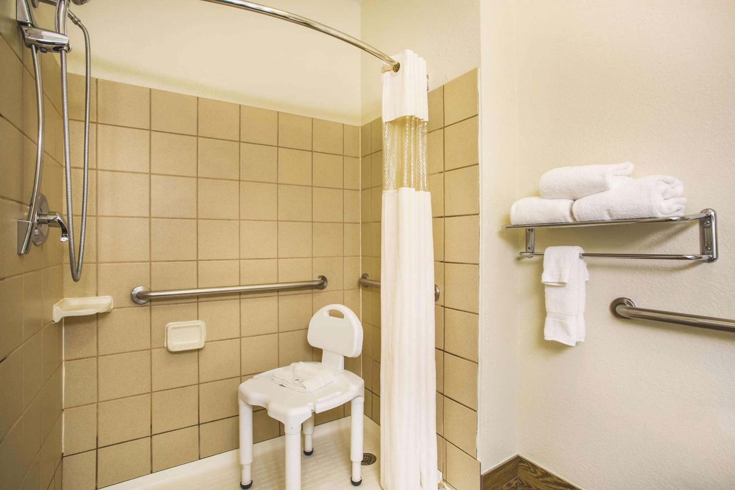 King Room - Disability Access photo 2