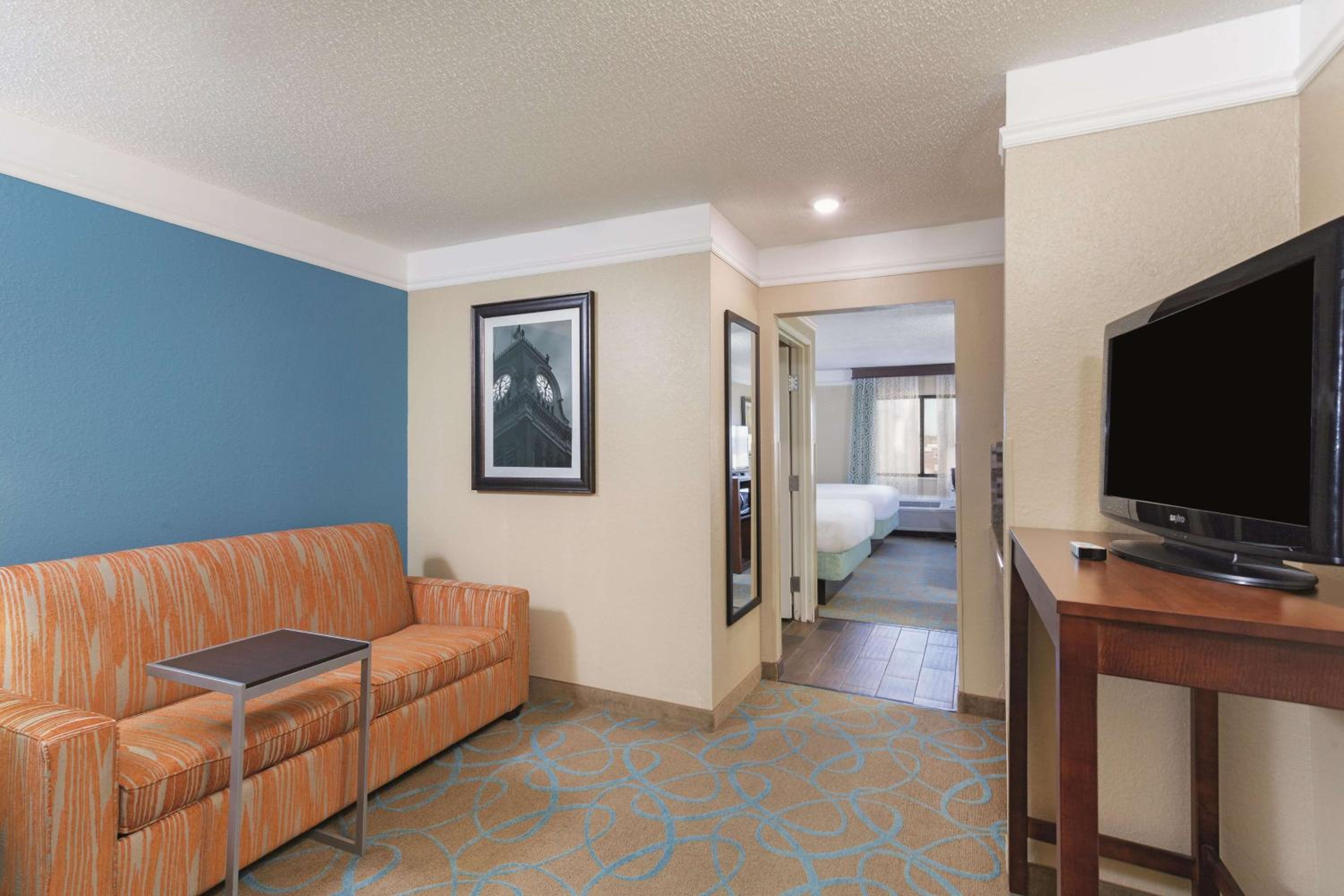 Deluxe Queen Room with Two Queen Beds - Photo 2