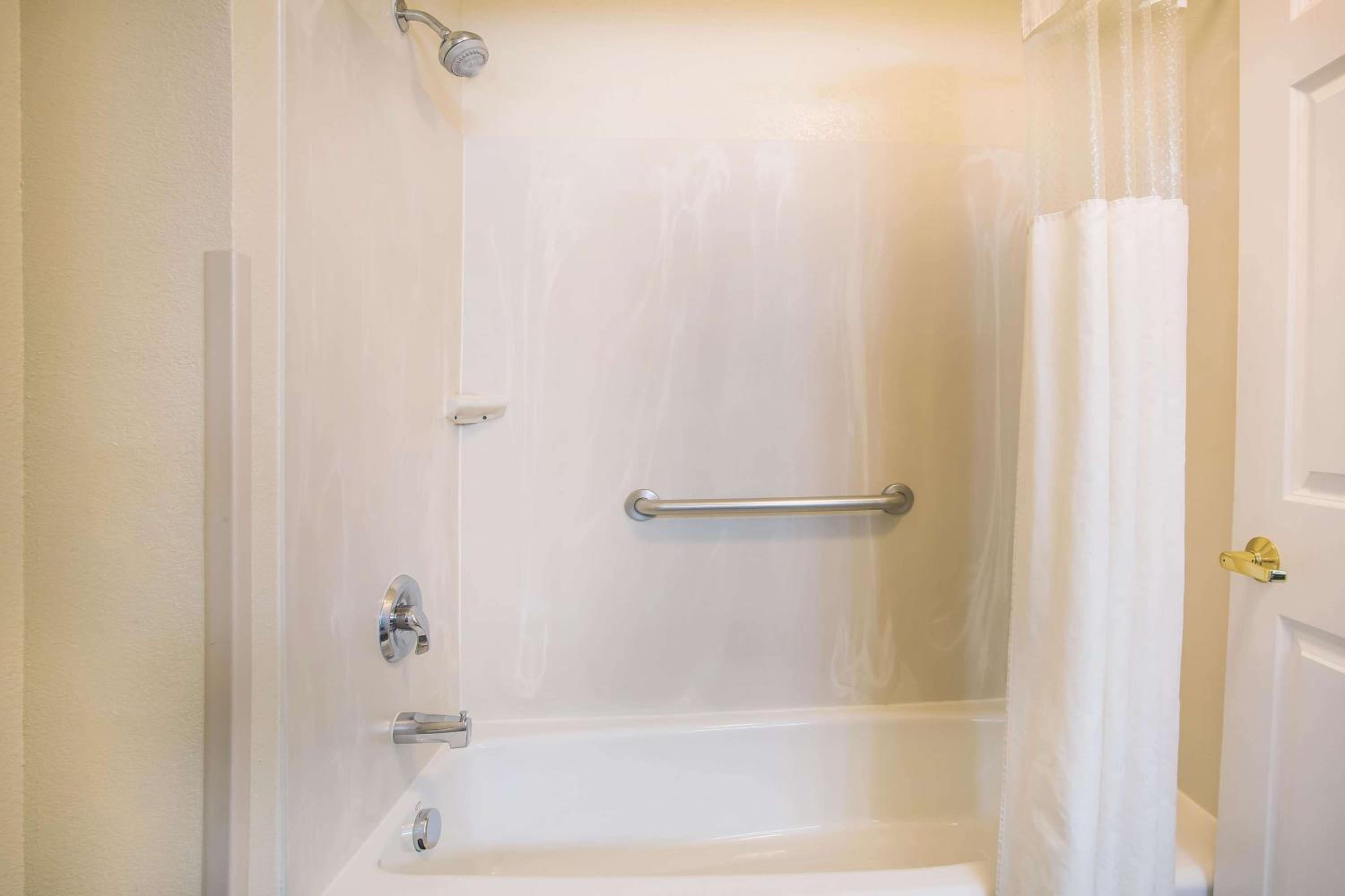 Deluxe King Suite photo 3