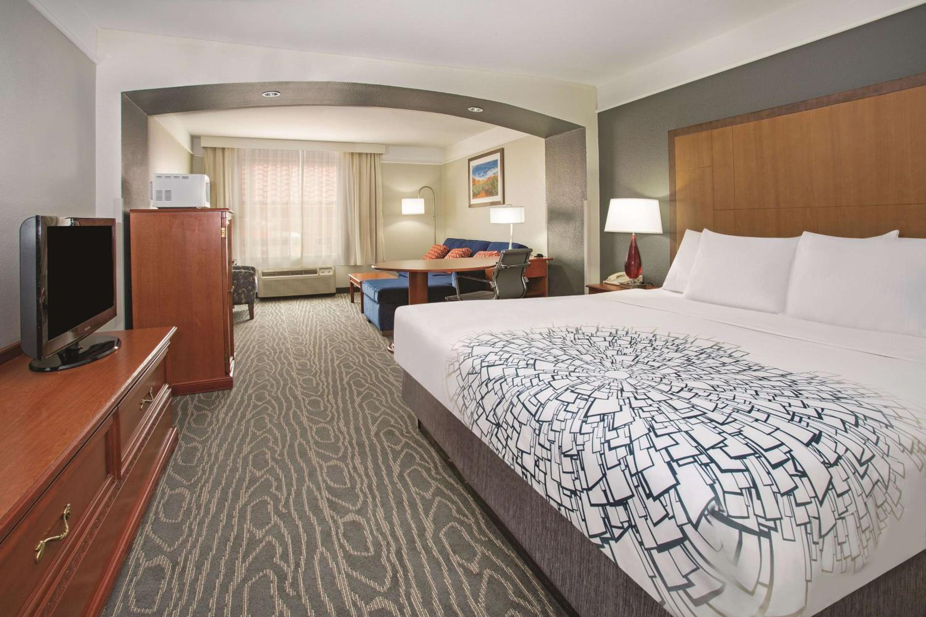 King Suite - Non-Smoking - Photo 1
