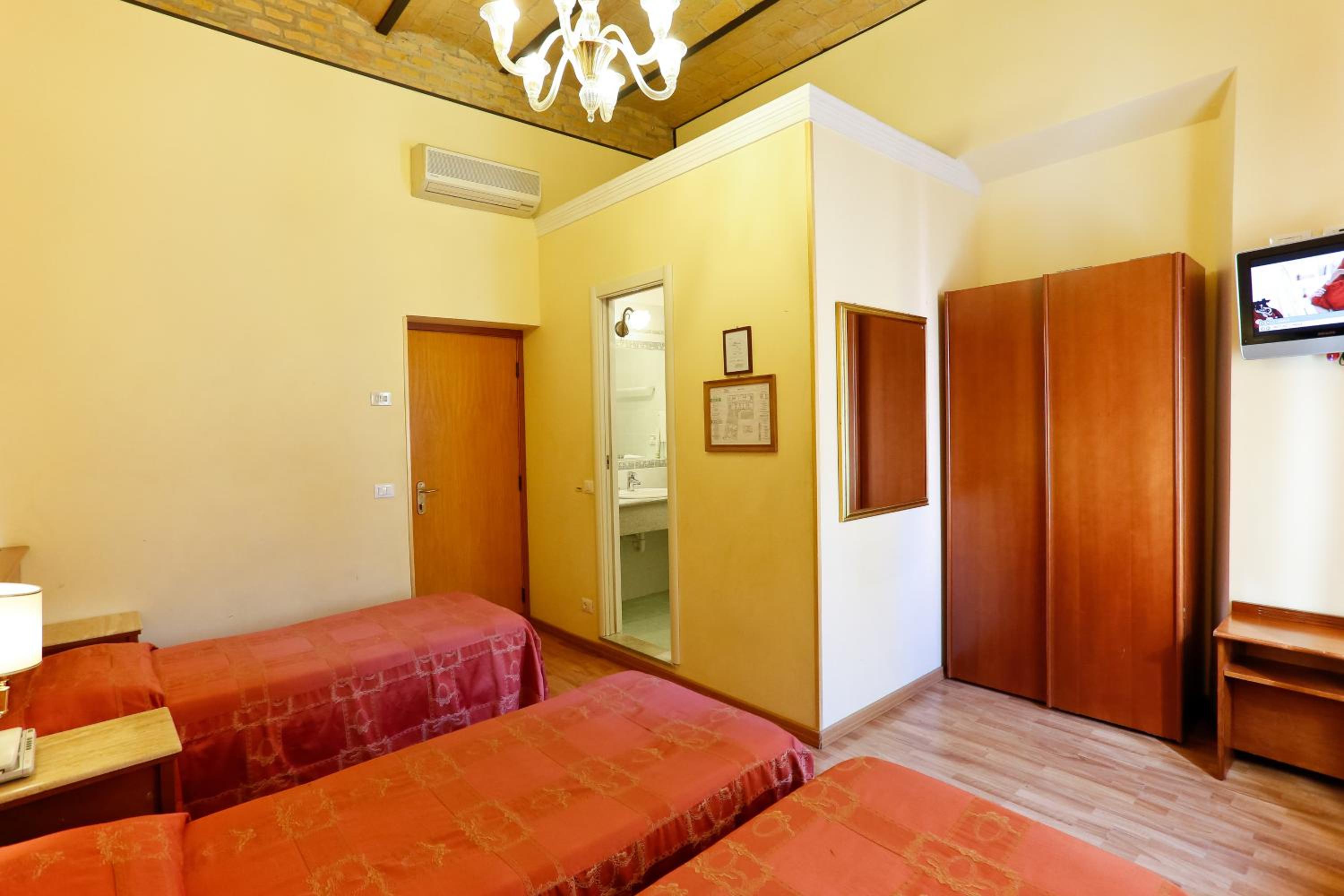 Triple Room photo 2