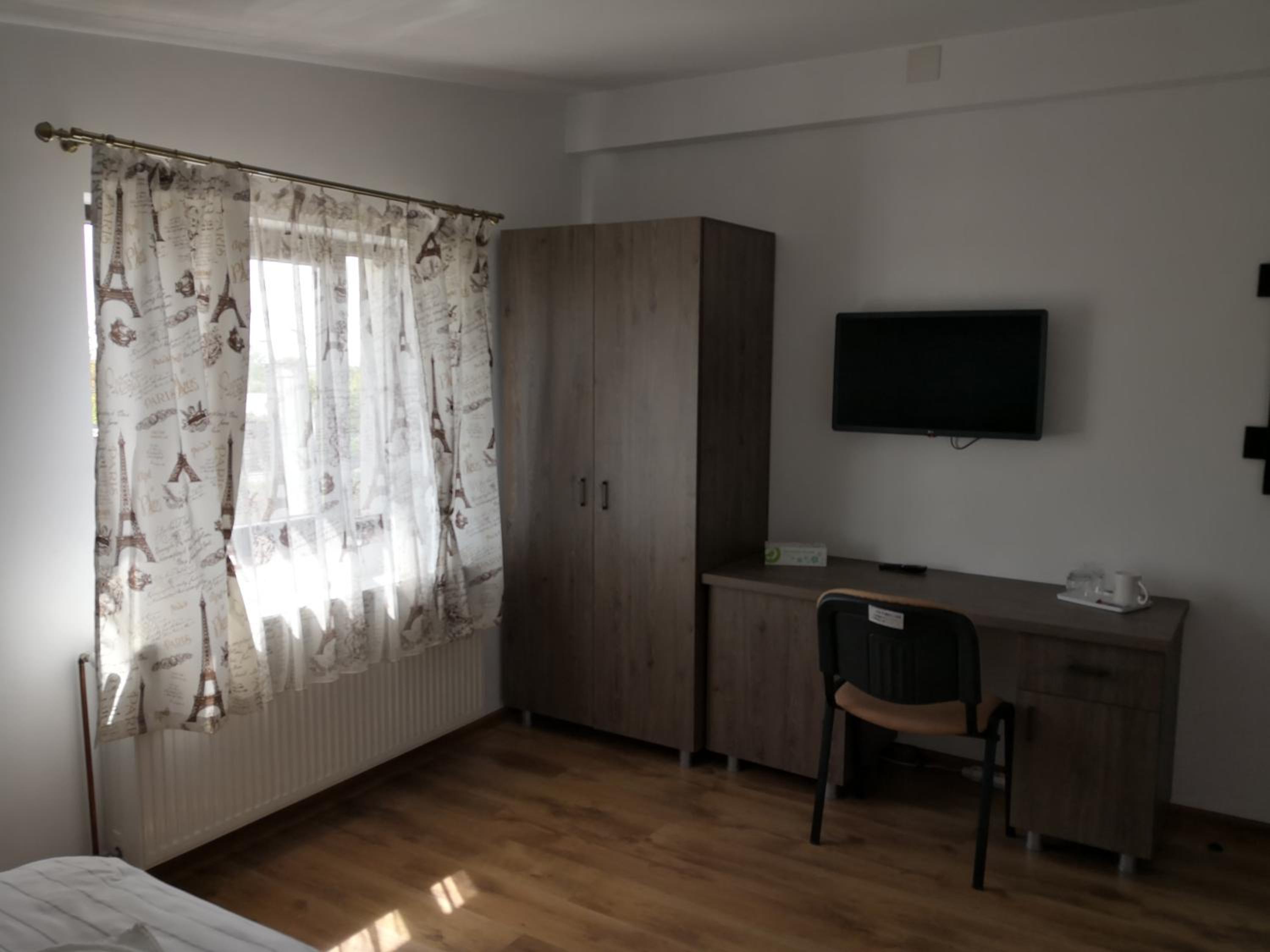 Studio with Sofa Bed - Photo 6