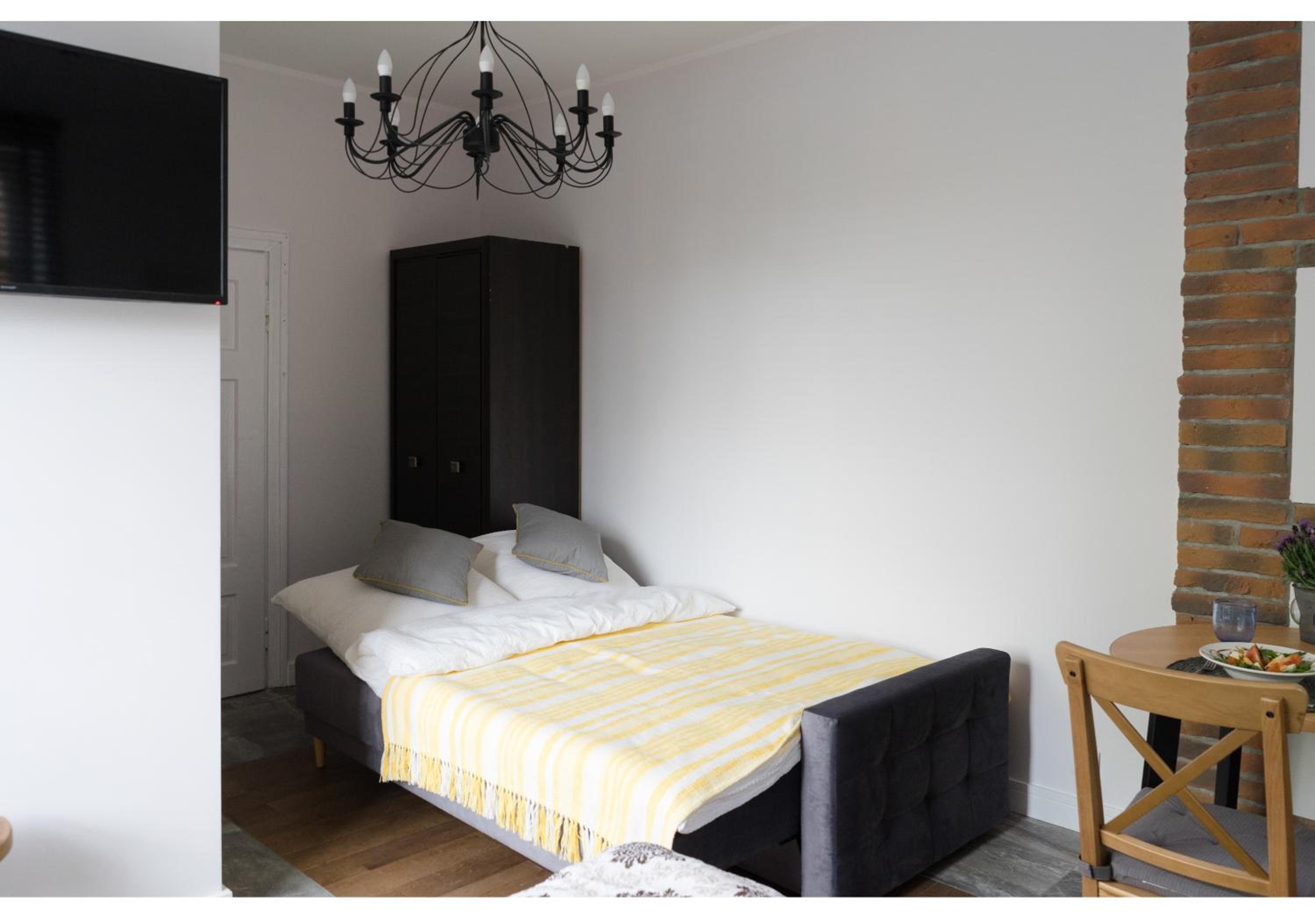 Studio Apartment - Photo 6