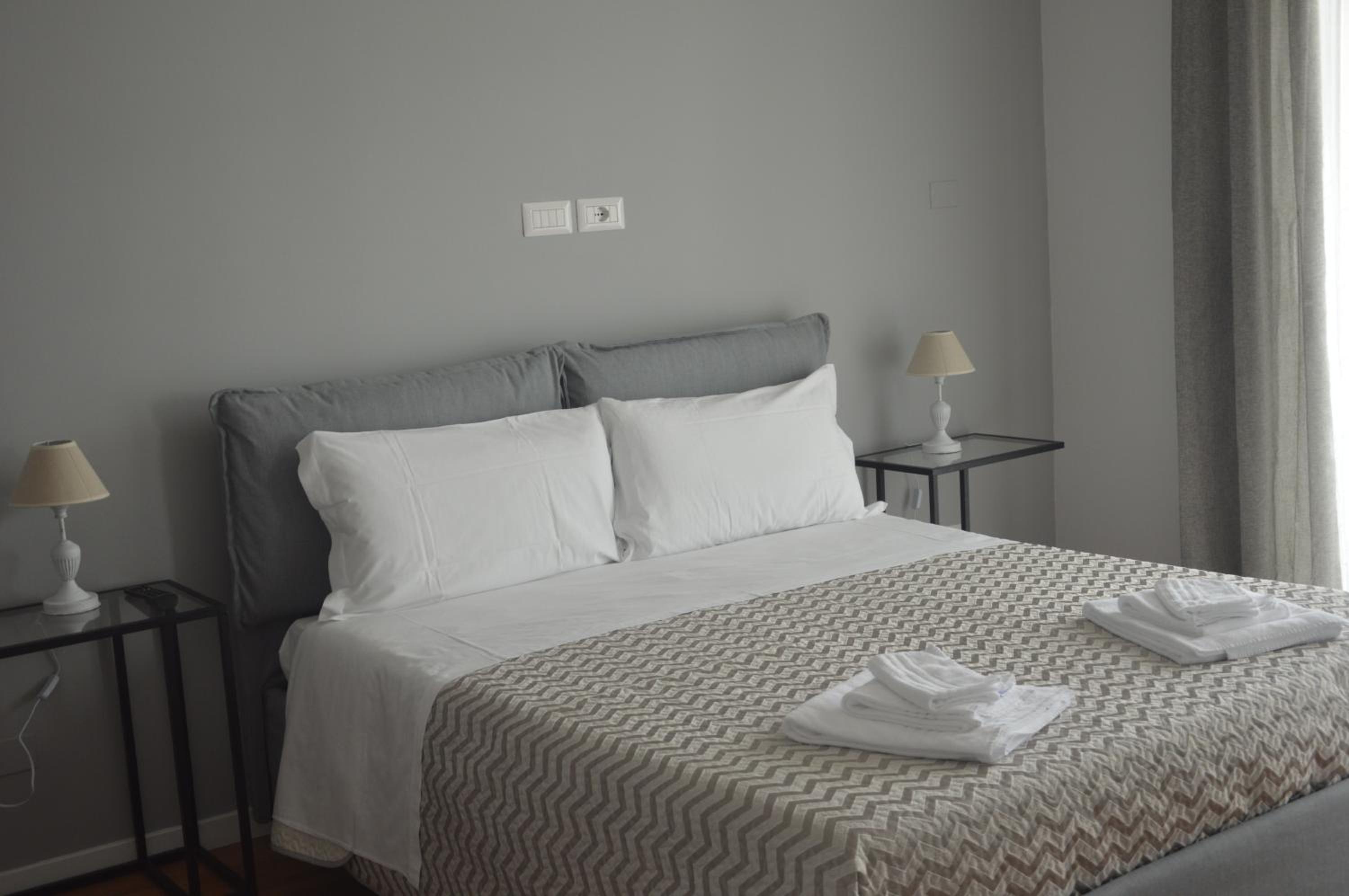 Junior Suite with Balcony - Photo 18