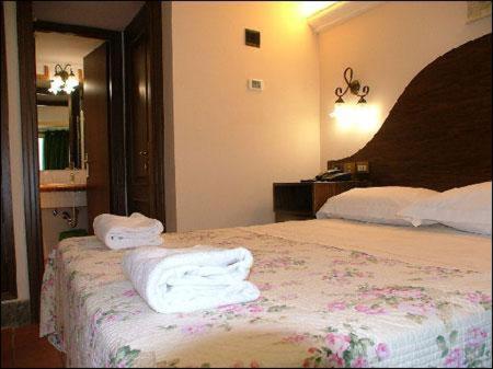 Double Room with Private Bathroom photo 1