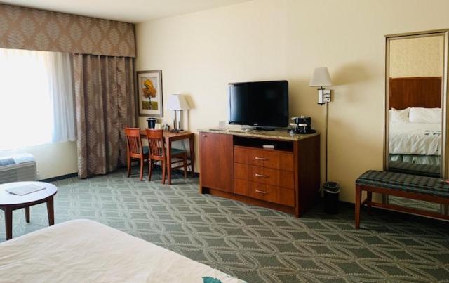 King Room with Mobility/Hearing Impaired Access - Non-Smoking - Photo 1