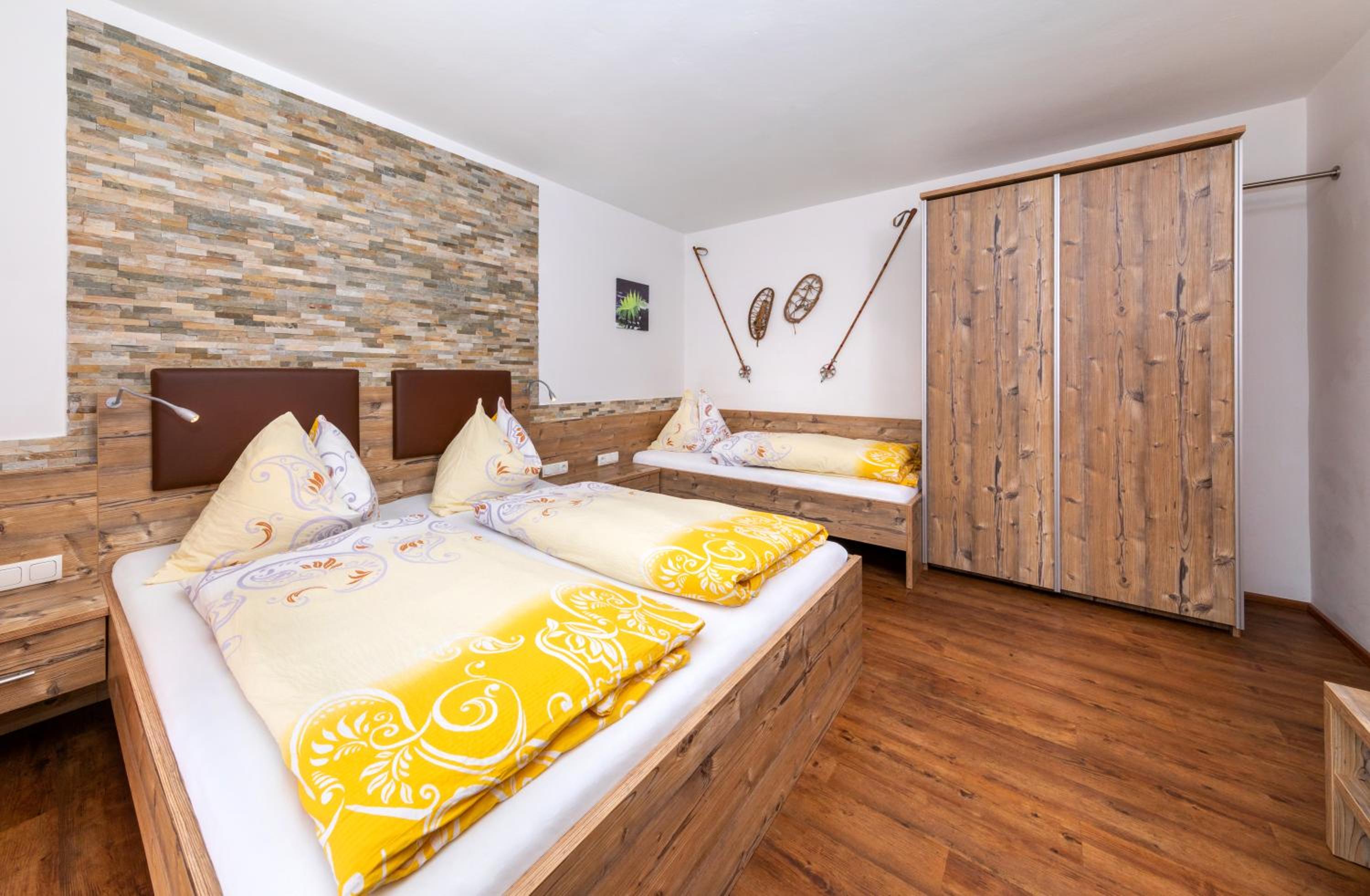 Comfort One-Bedroom Apartment with Balcony and Mountain View - Photo 13