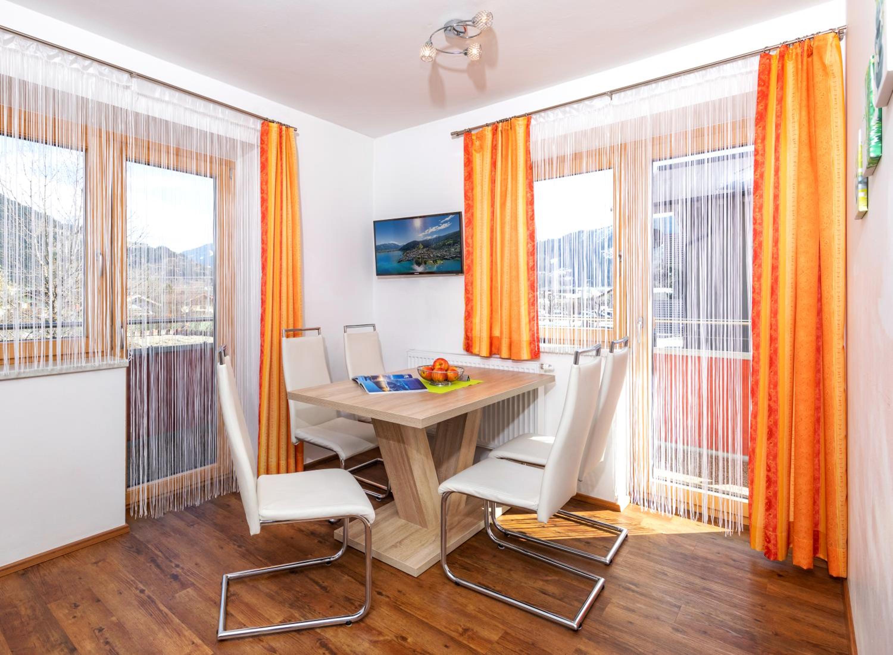 Comfort One-Bedroom Apartment with Balcony and Mountain View - Photo 12