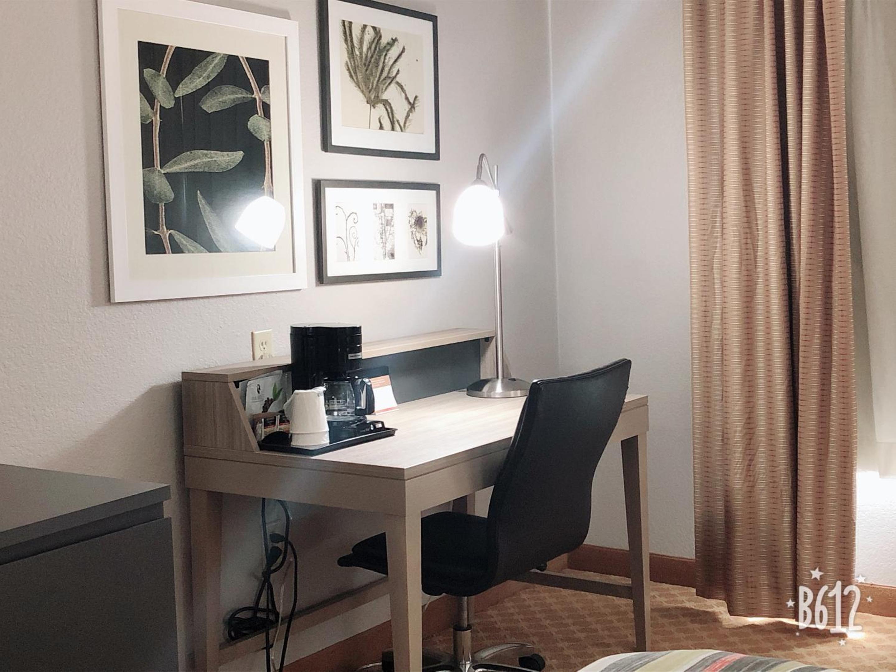 One-Bedroom King Suite - Non-Smoking - Photo 2