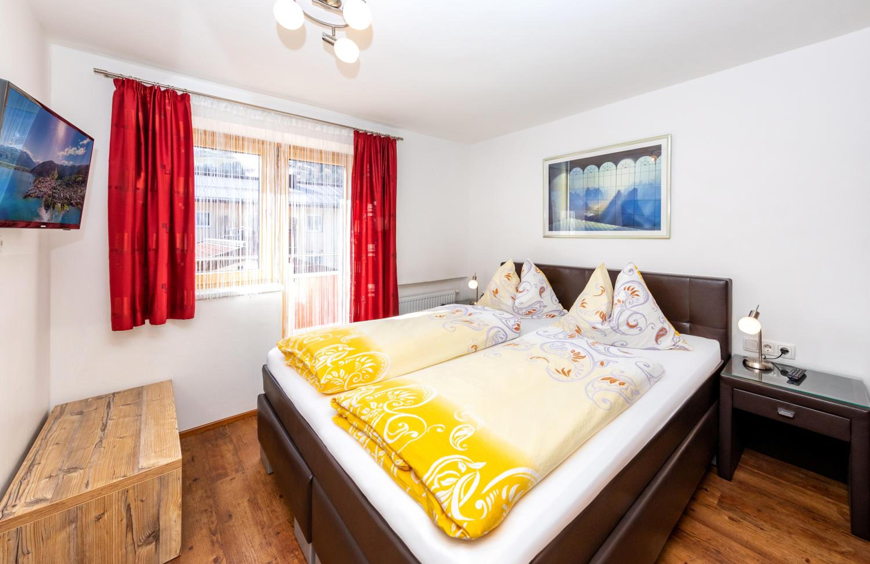 One-Bedroom Apartment  with Balcony and Mountain View