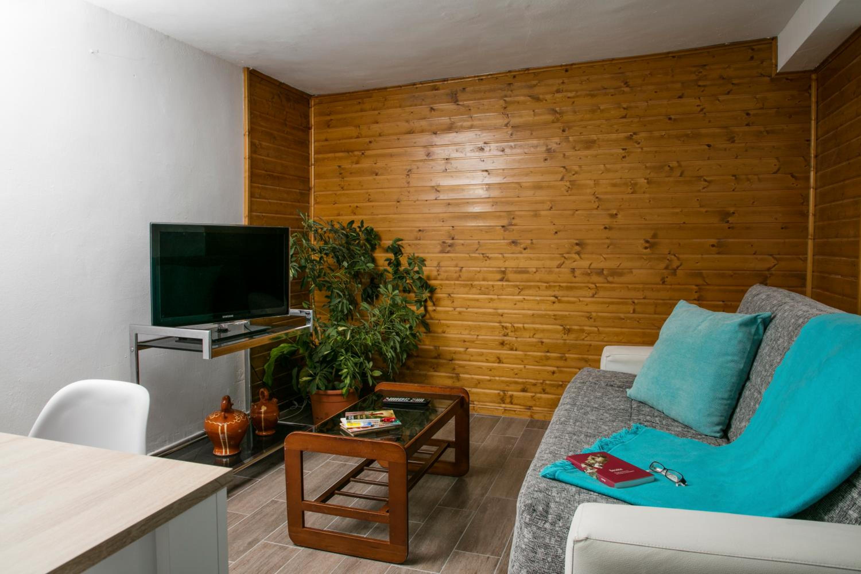 Three-Bedroom House photo 2