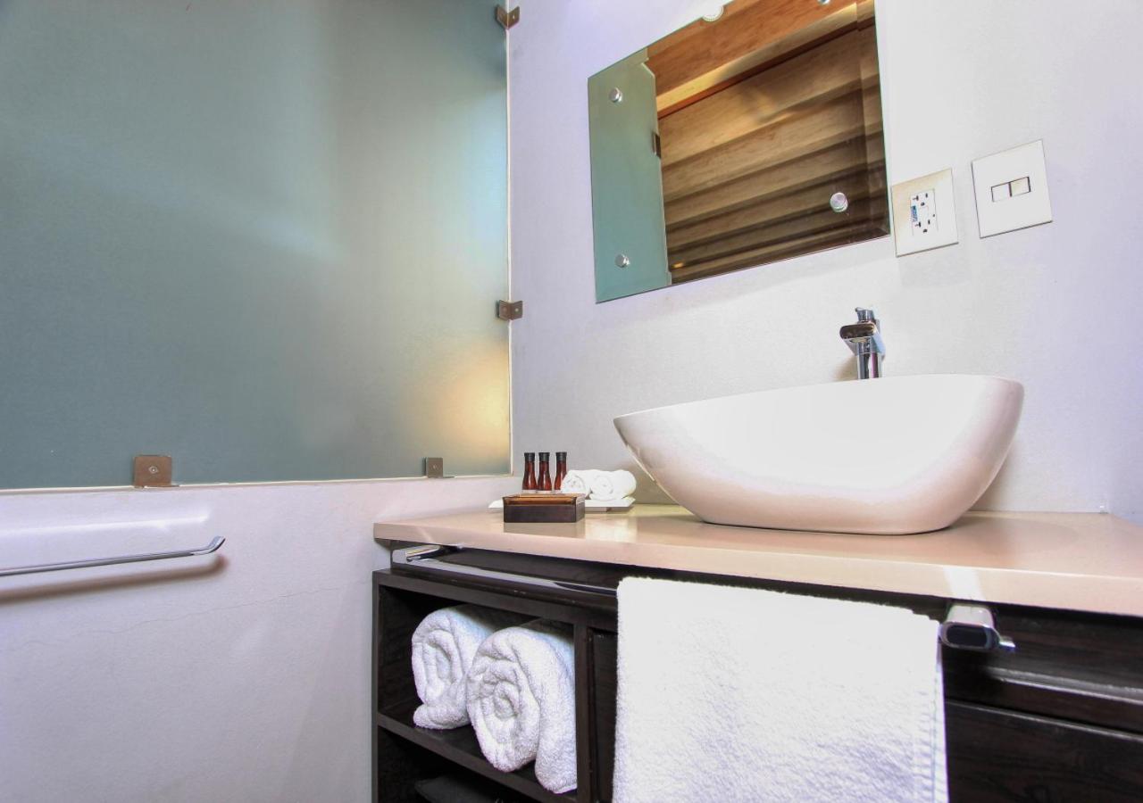 Queen Suite - Photo 2