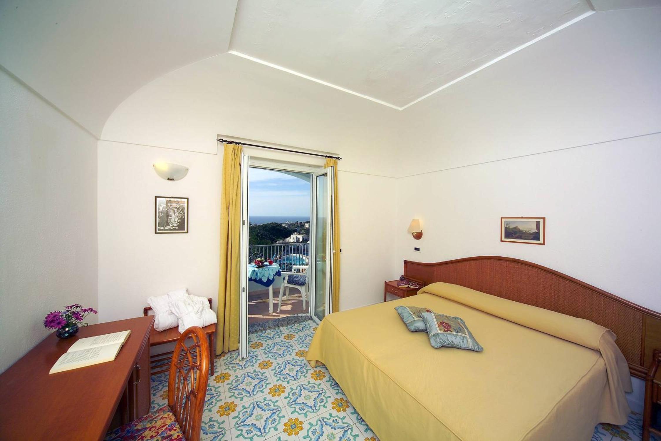 Double or Twin Room with Sea View