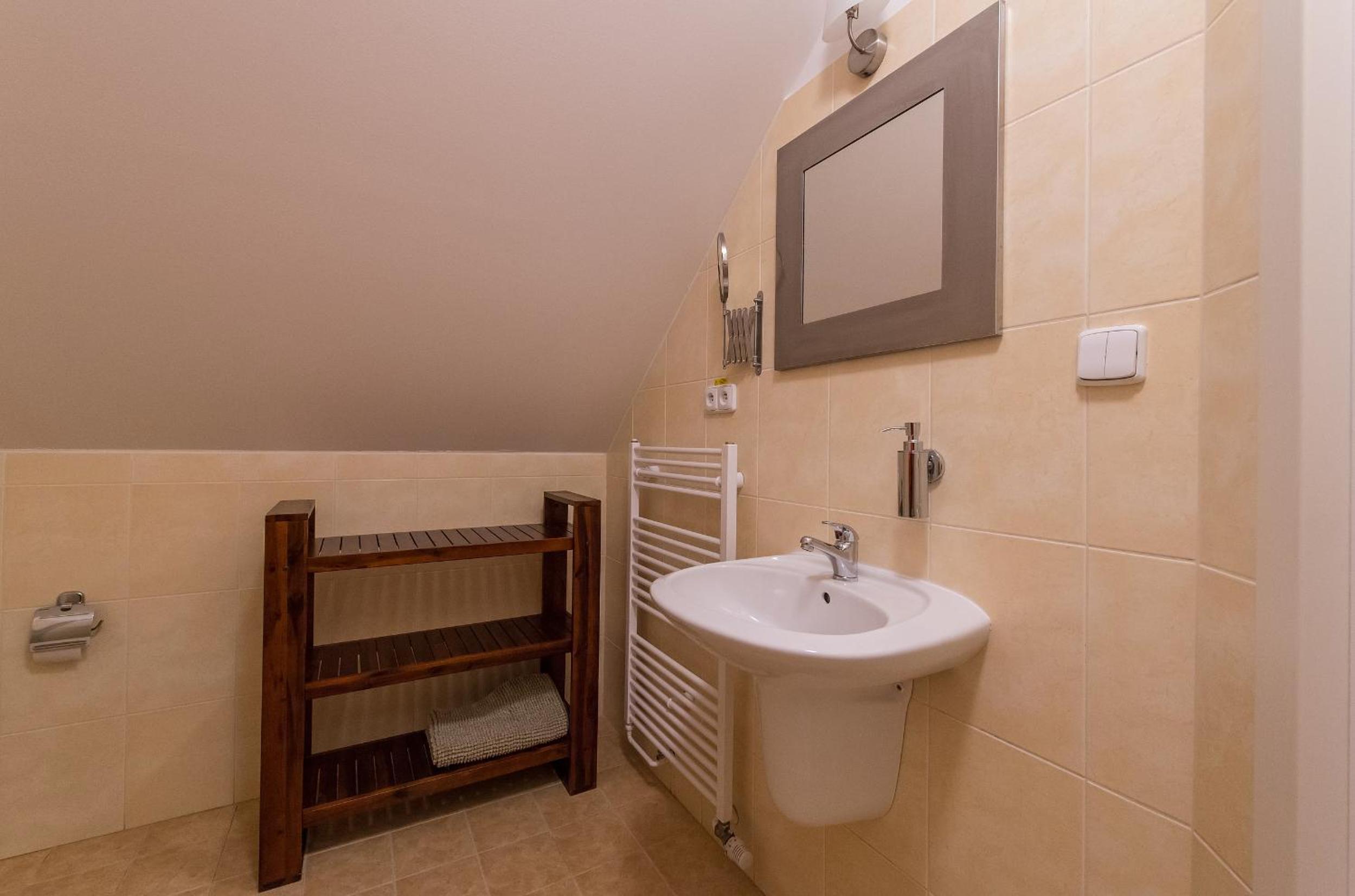 Double or Twin Room - Photo 9