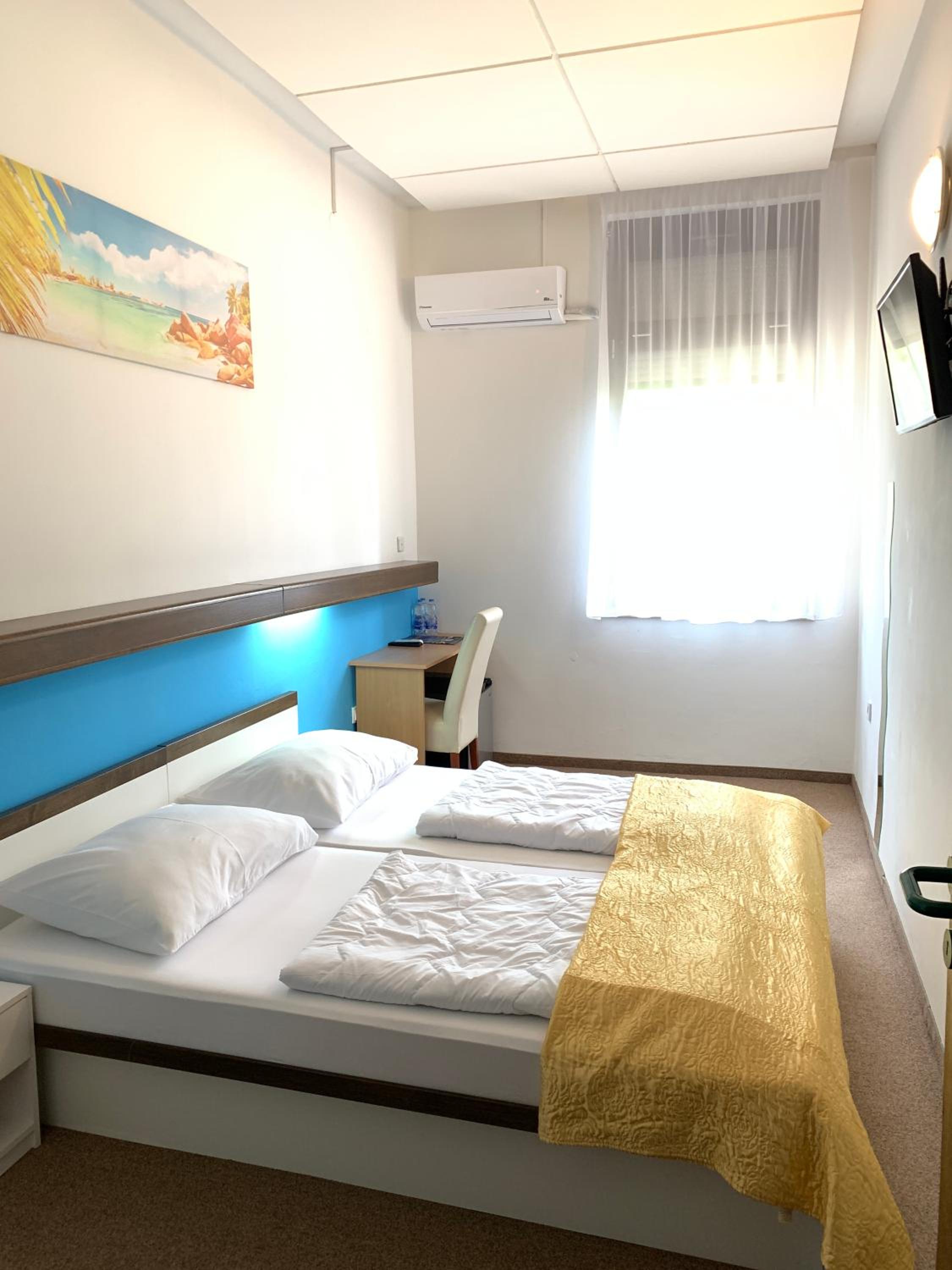 Habitación Triple con Vista al Parque