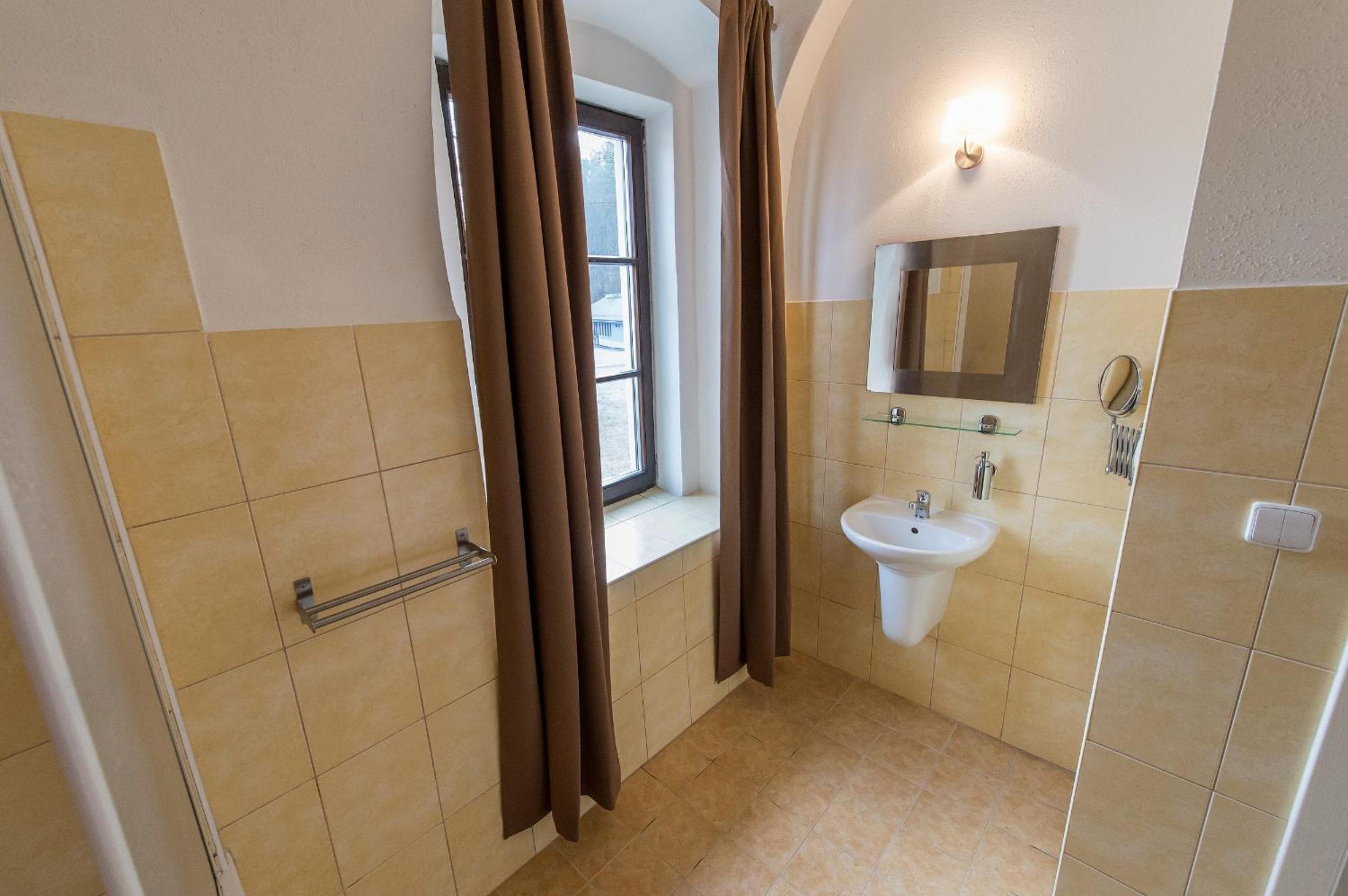 Suite - Photo 3
