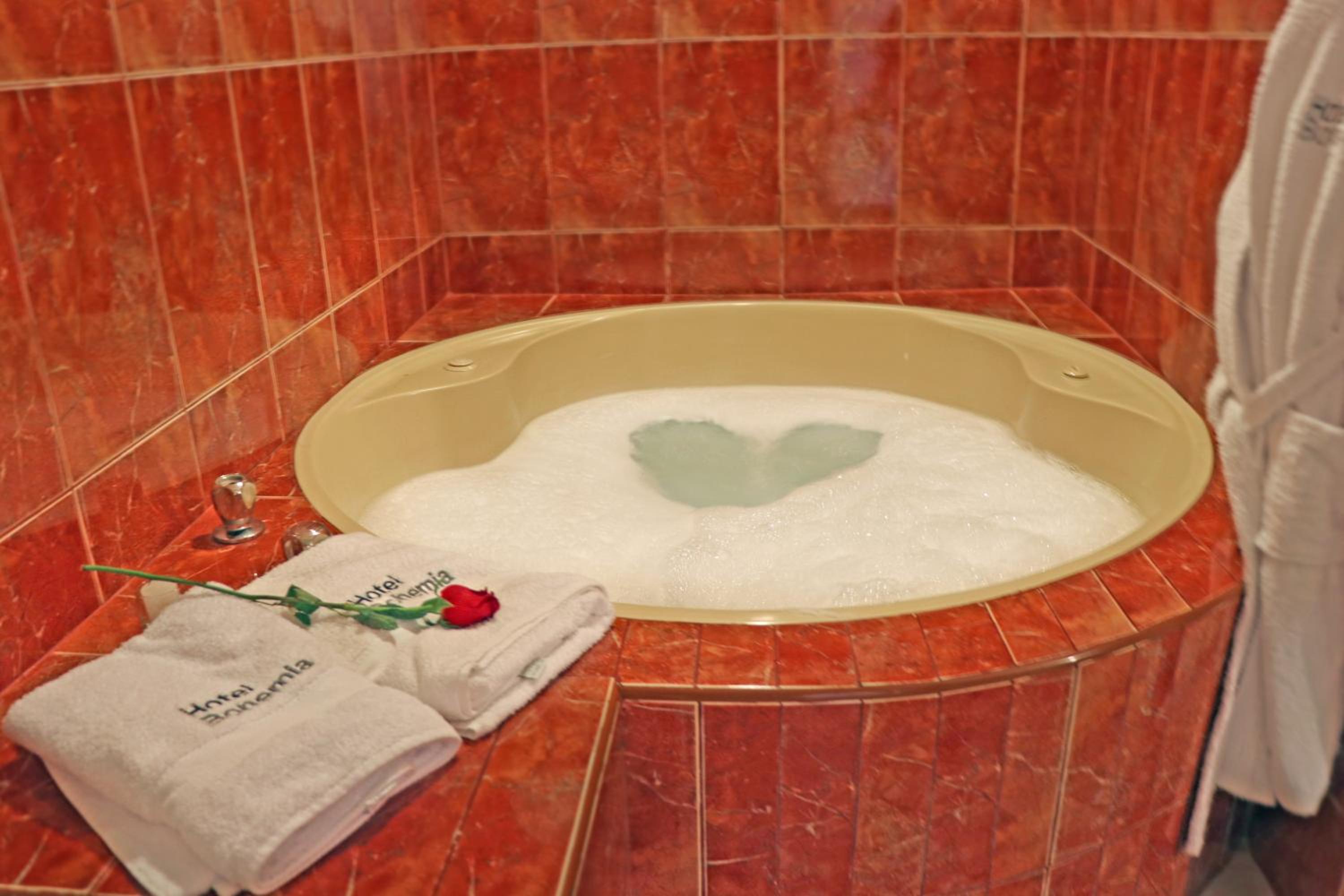 Double Room with Spa Bath - Photo 4