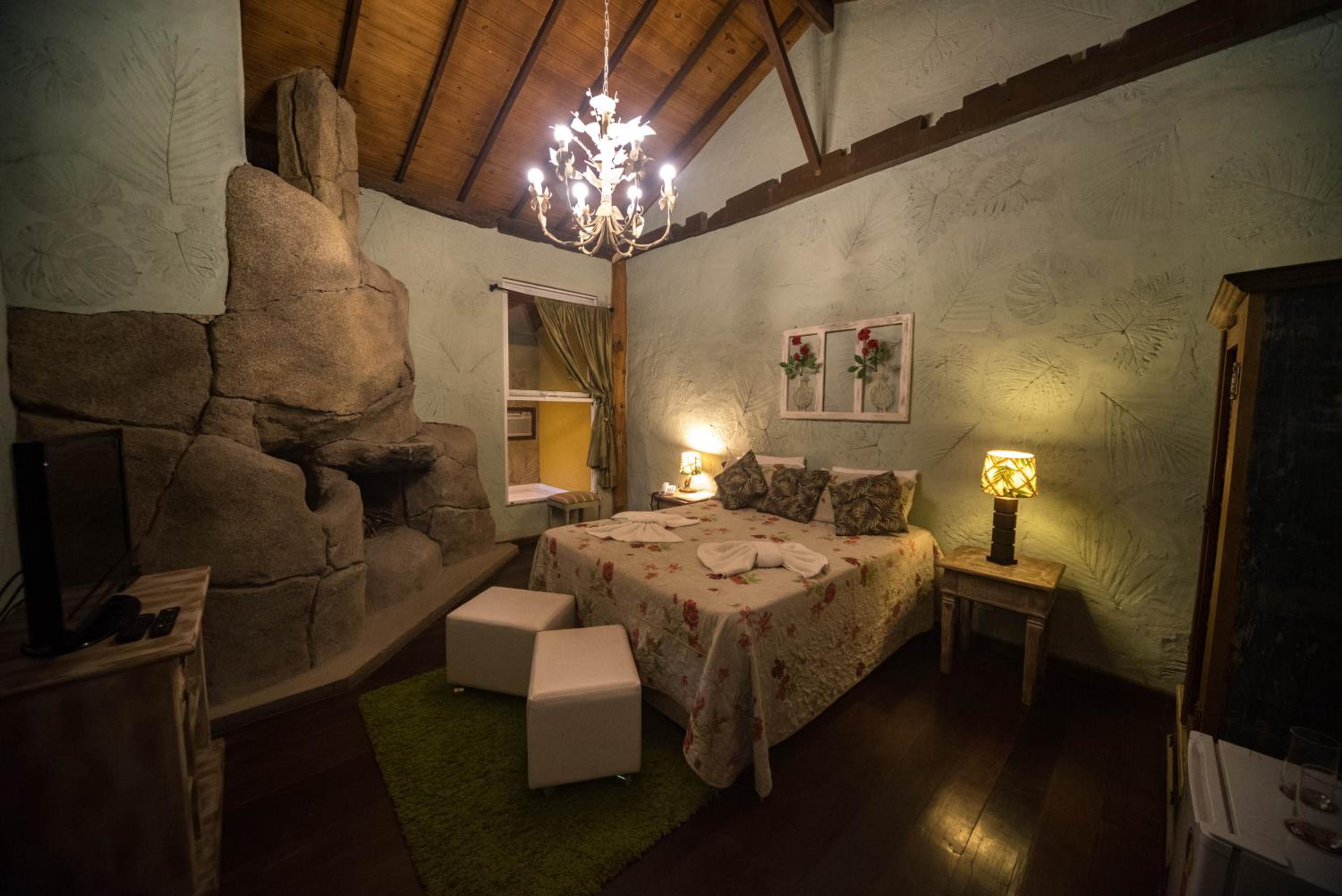 Deluxe Double Room with Bath photo 3