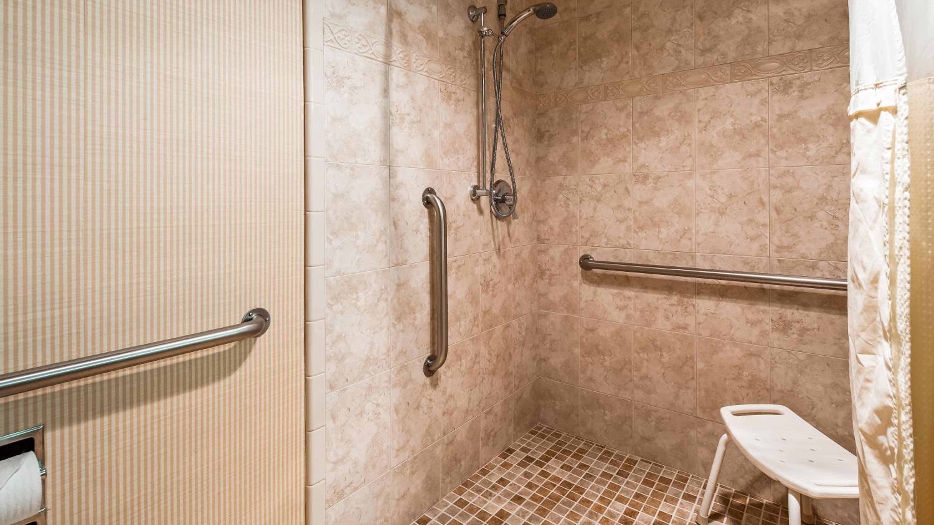 Queen Room with Roll-In Shower - Disability Access - Photo 7