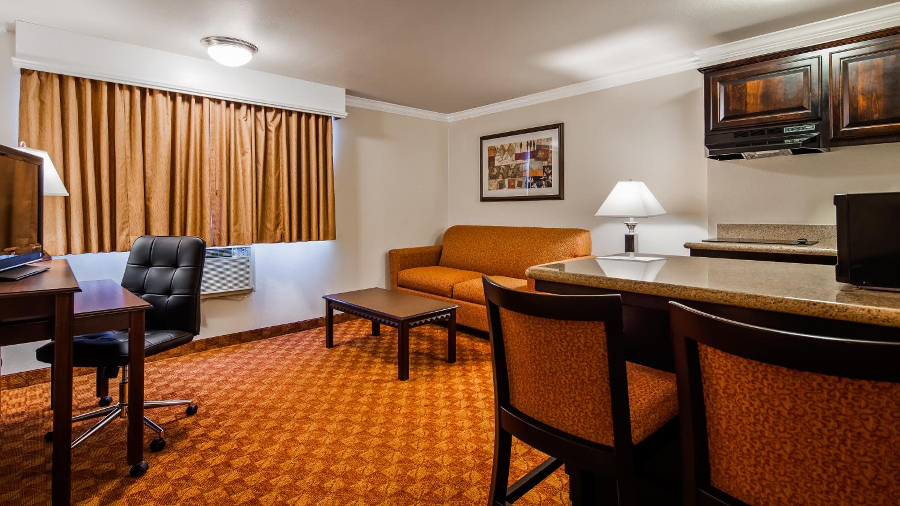 Queen Suite with Kitchenette - Photo 6
