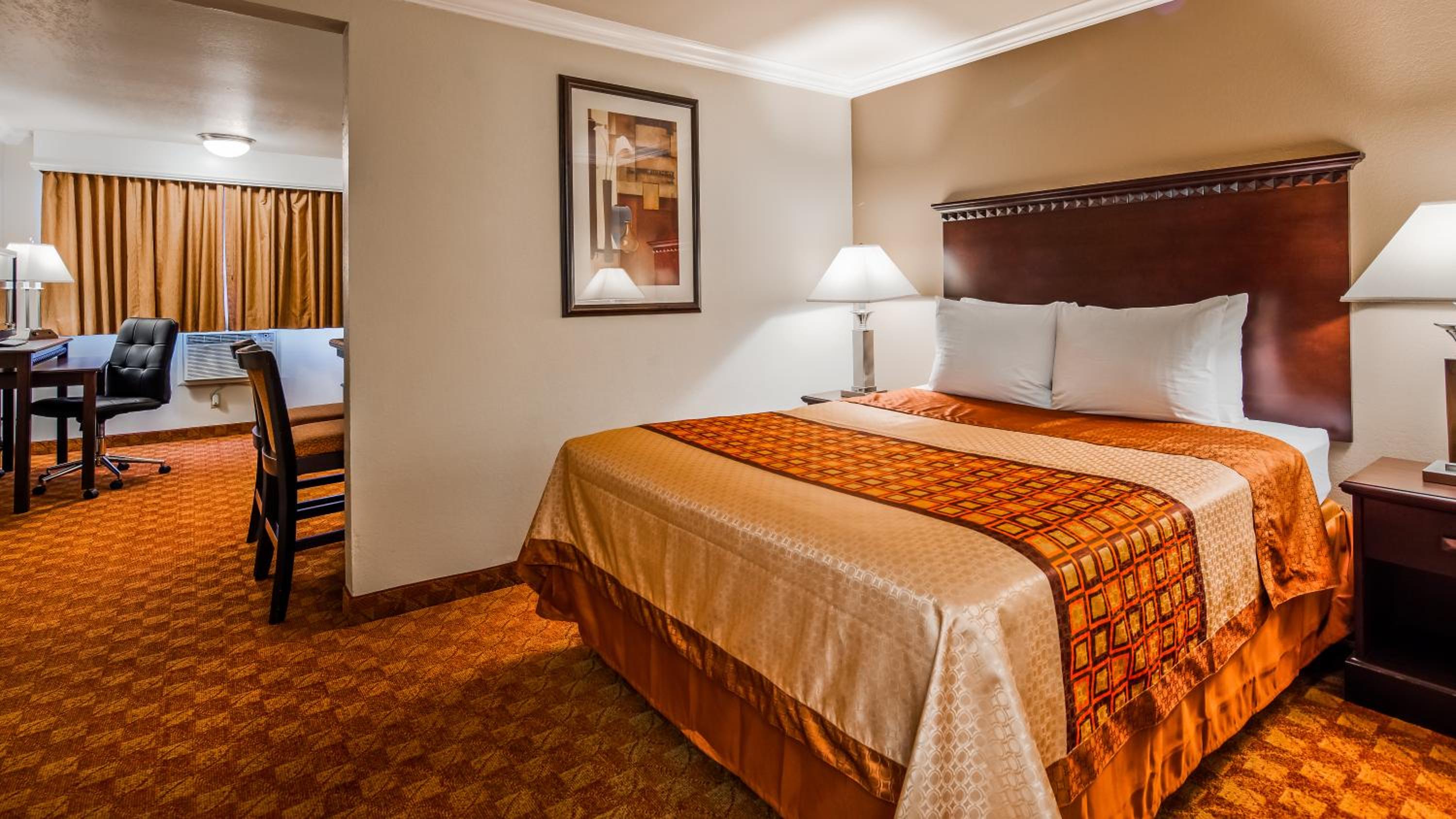 Queen Suite with Kitchenette - Photo 7