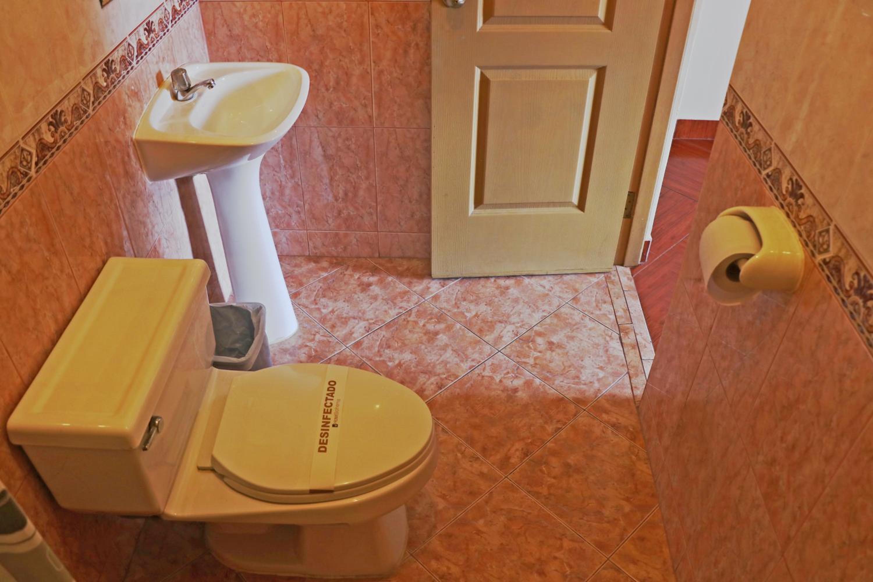 Double Room - Photo 16