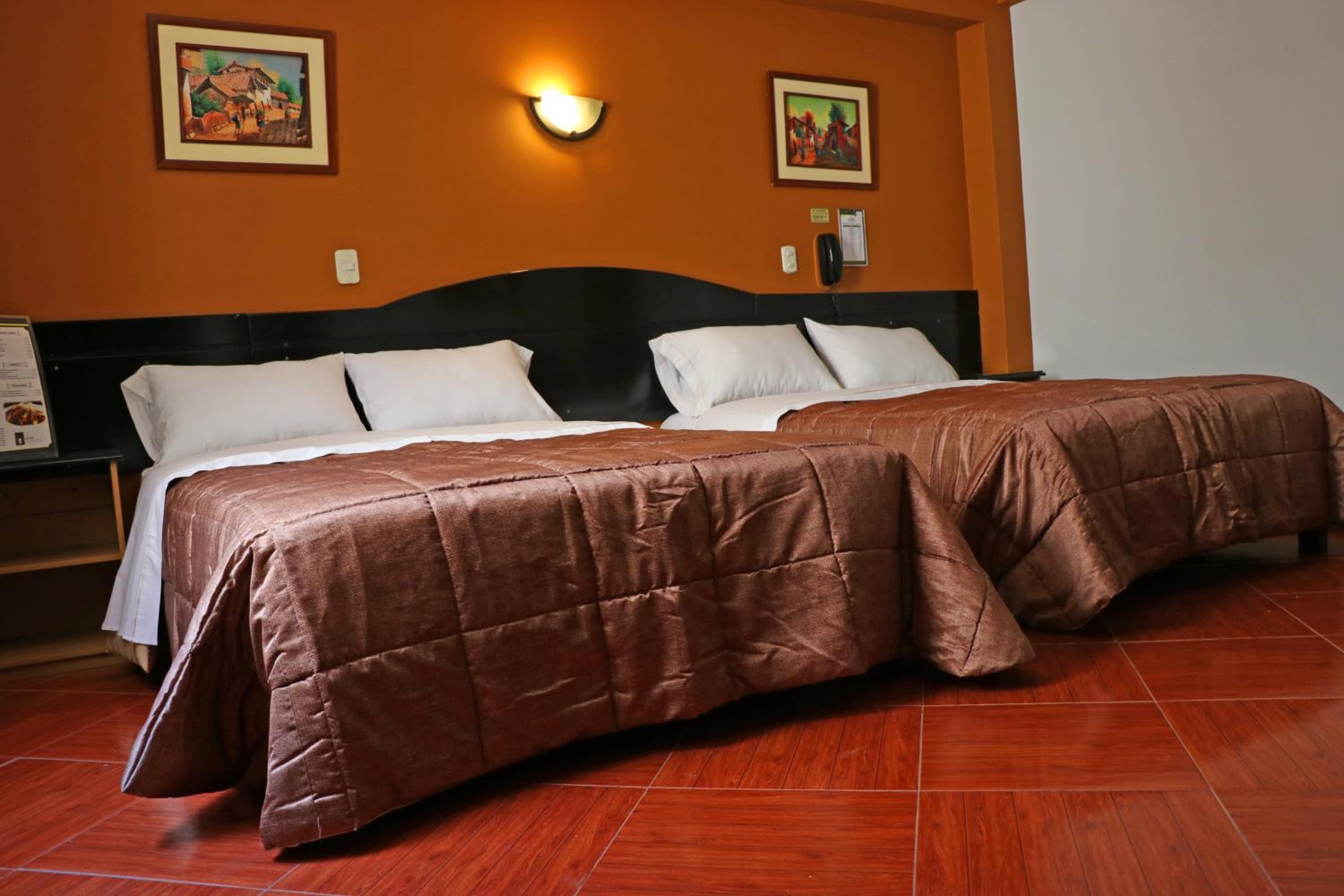Twin Room - Photo 11